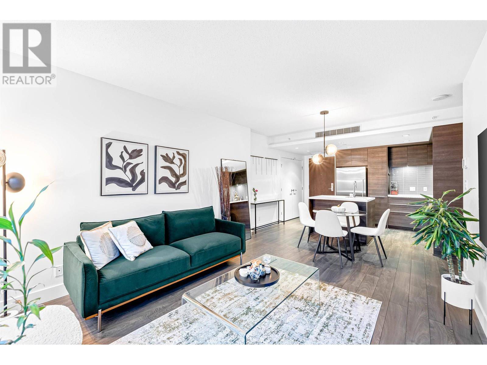 North Vancouver, BC V7J0A9,1550 FERN ST #1401