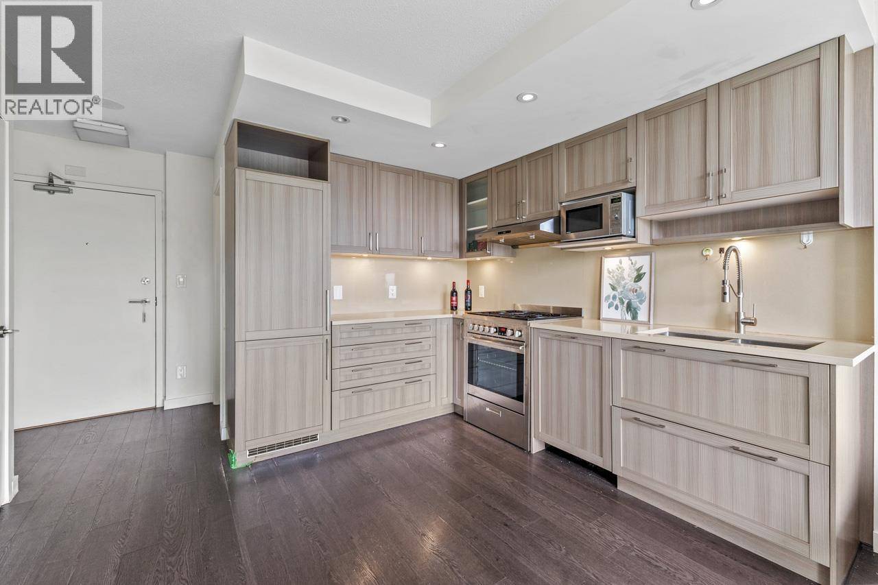 Vancouver, BC V5R0G6,5470 ORMIDALE ST #807