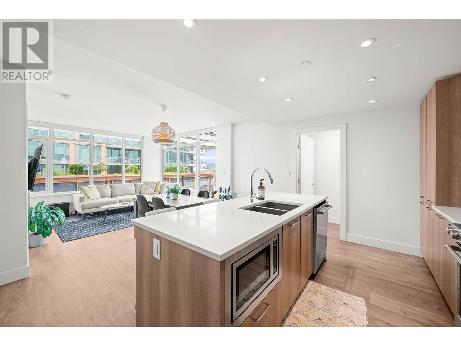 258 NELSON'S CT #709, New Westminster, BC V3L0J9