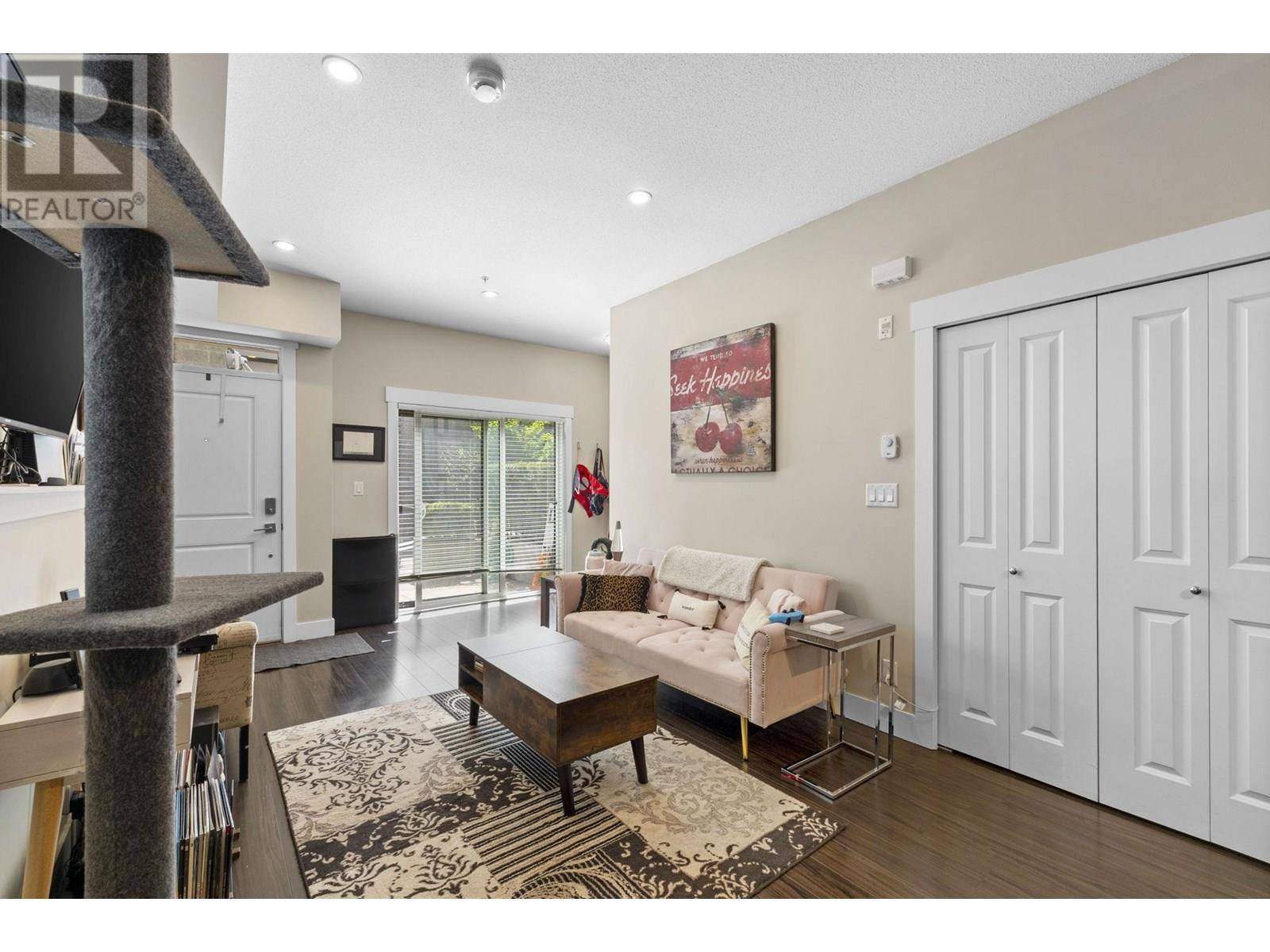 New Westminster, BC V3M1J9,838 ROYAL AVE #16