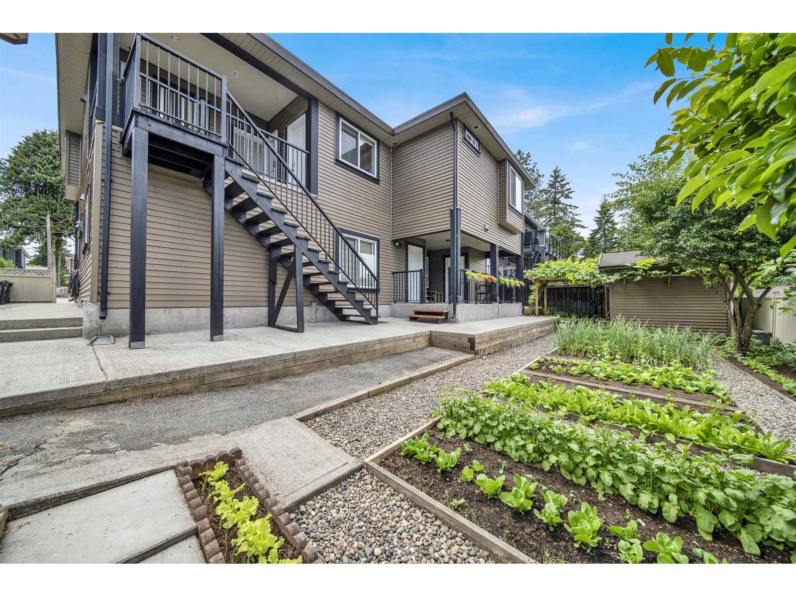 Surrey, BC V3T2G4,12855 107A AVENUE