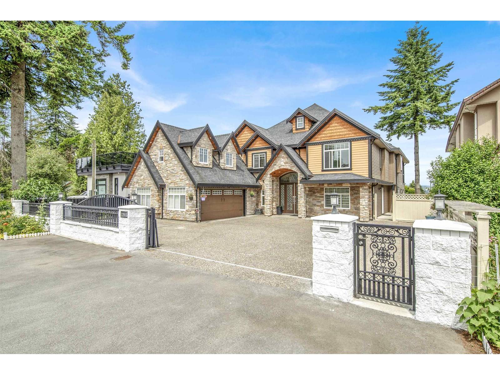 Surrey, BC V3T2G4,12855 107A AVENUE