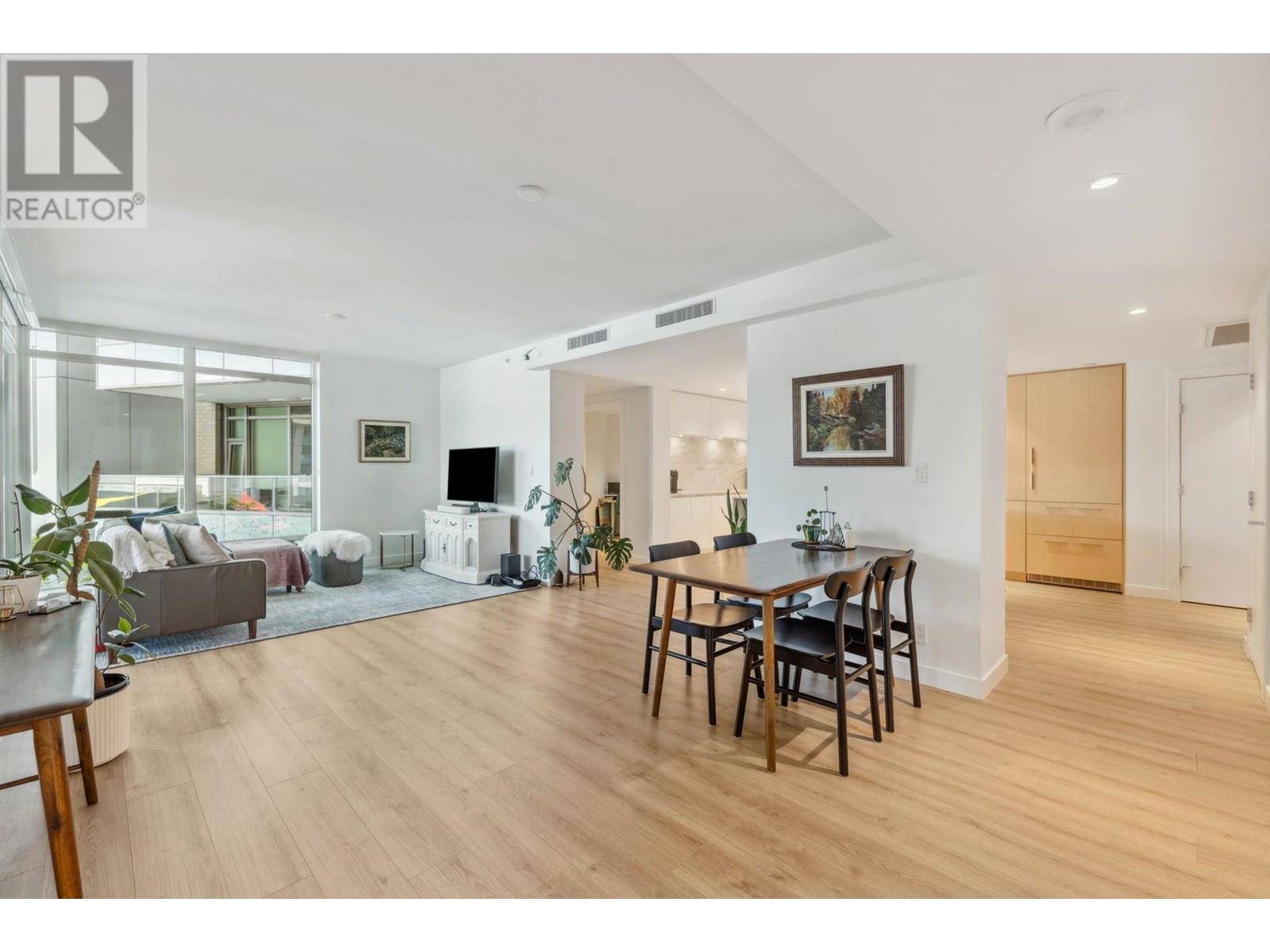 North Vancouver, BC V7J0E6,1500 FERN ST #404