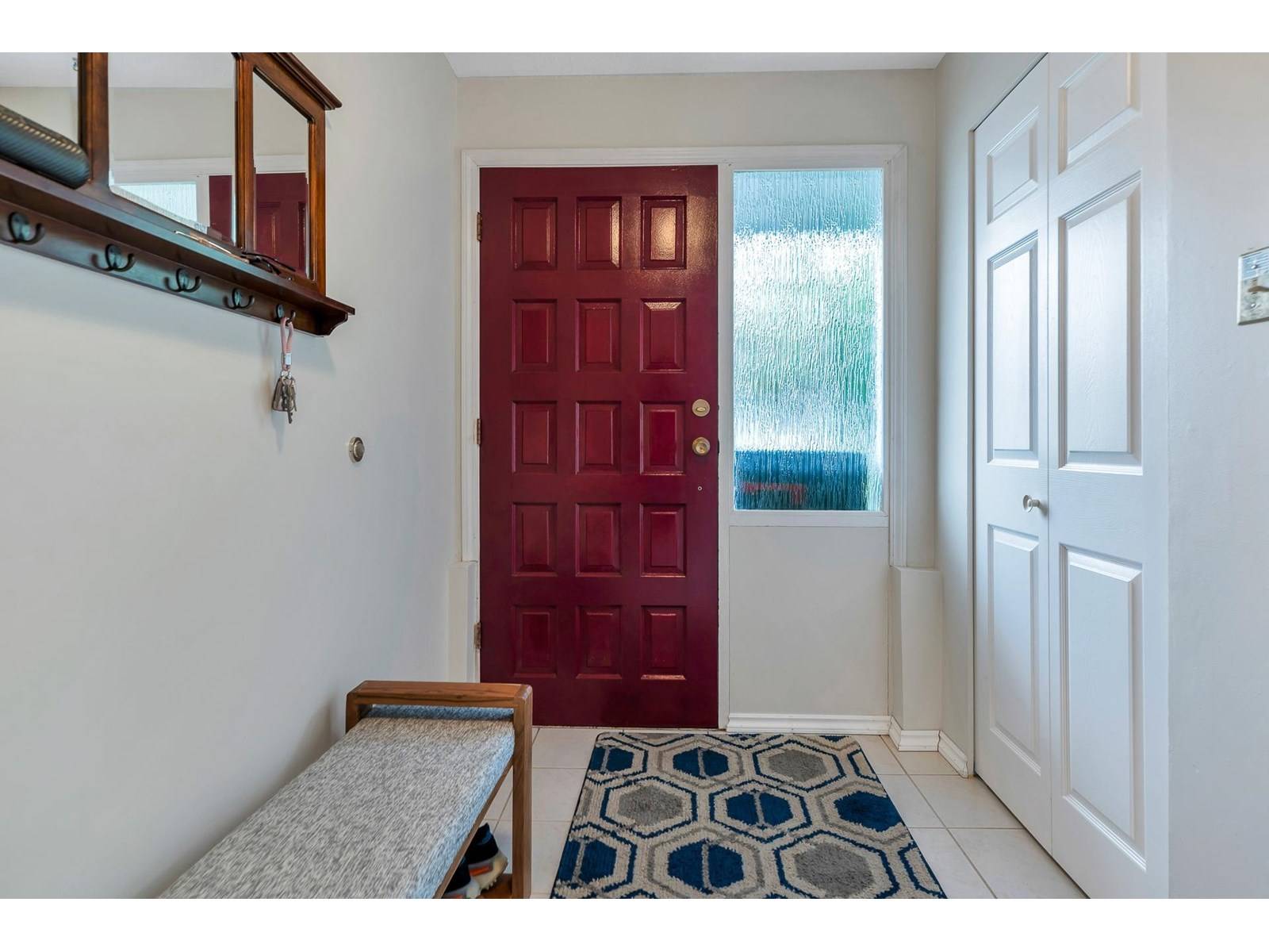 Surrey, BC V4A5G3,15367 20A AVENUE