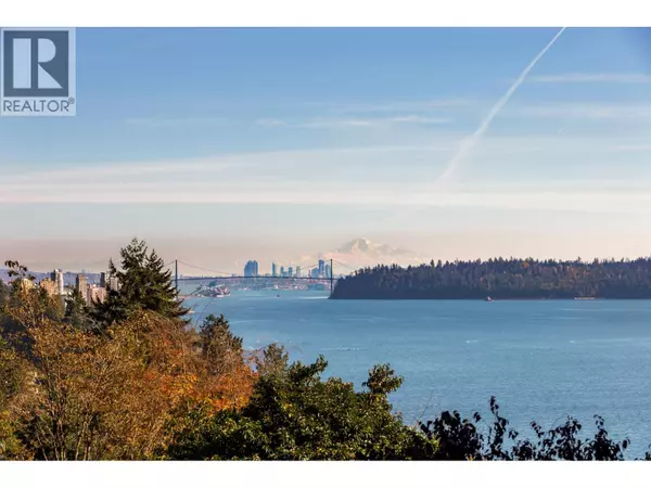 West Vancouver, BC V7V2L8,449 HILLCREST STREET