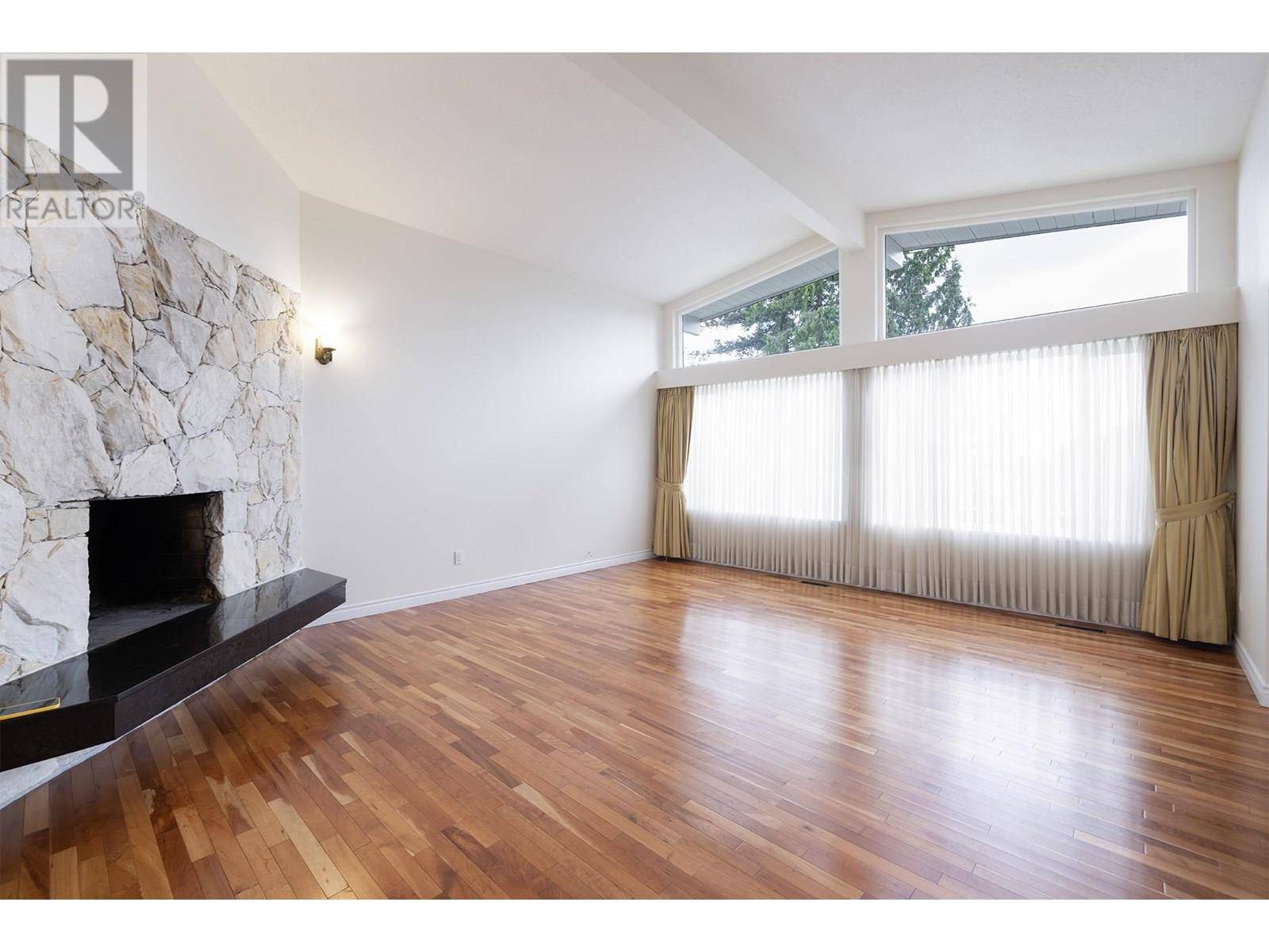 Burnaby, BC V5B4E8,2290 JORDAN DRIVE