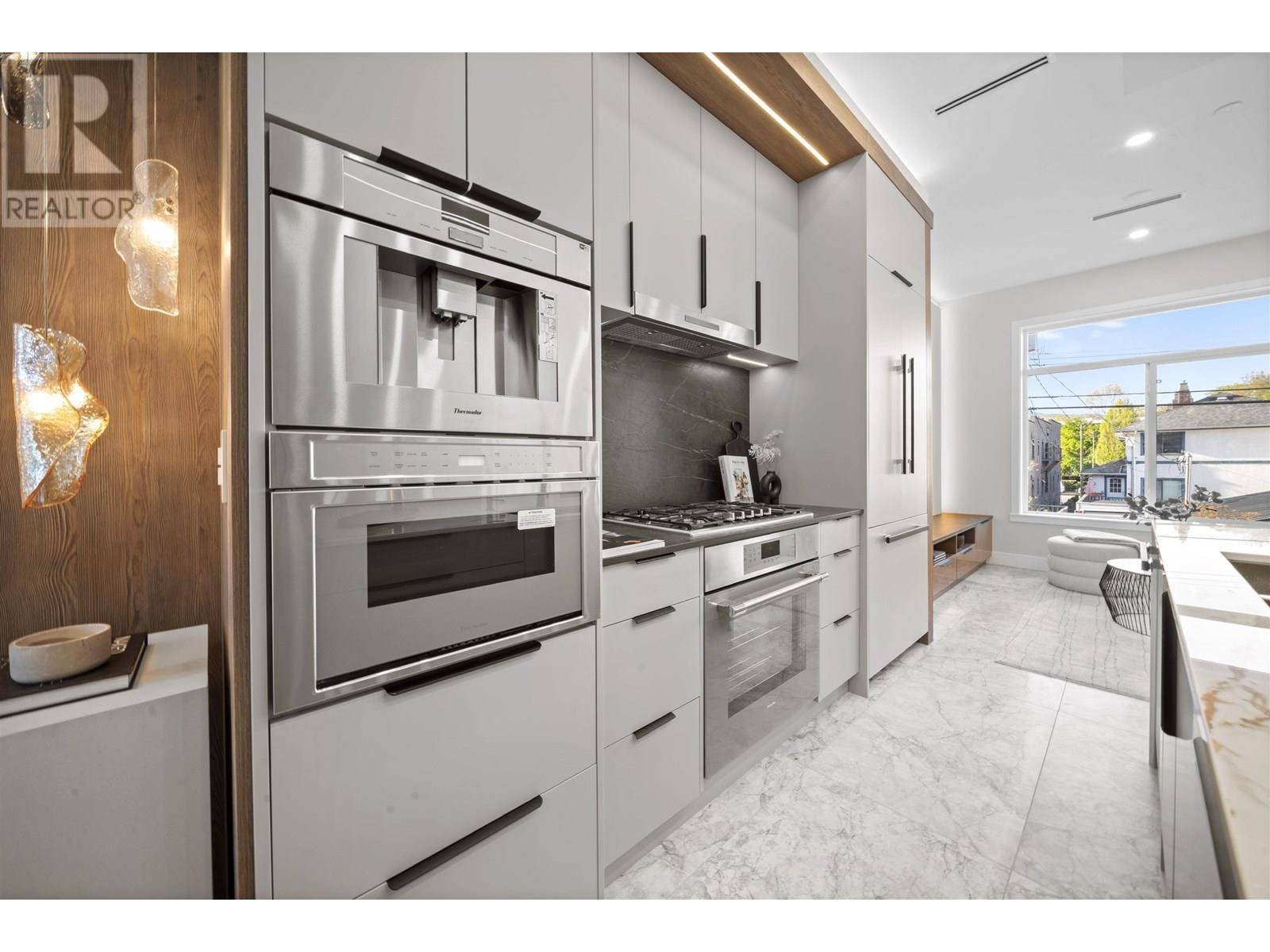 Vancouver, BC V6K2J4,2455 W 10TH AVENUE
