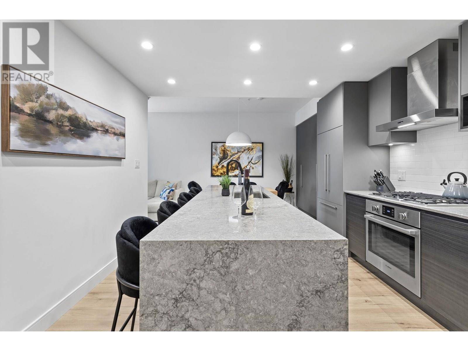 Port Moody, BC V3H0L9,3131 MURRAY ST #507