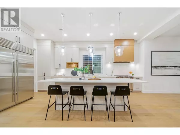 23A GLENMORE DRIVE, West Vancouver, BC V7S1A5