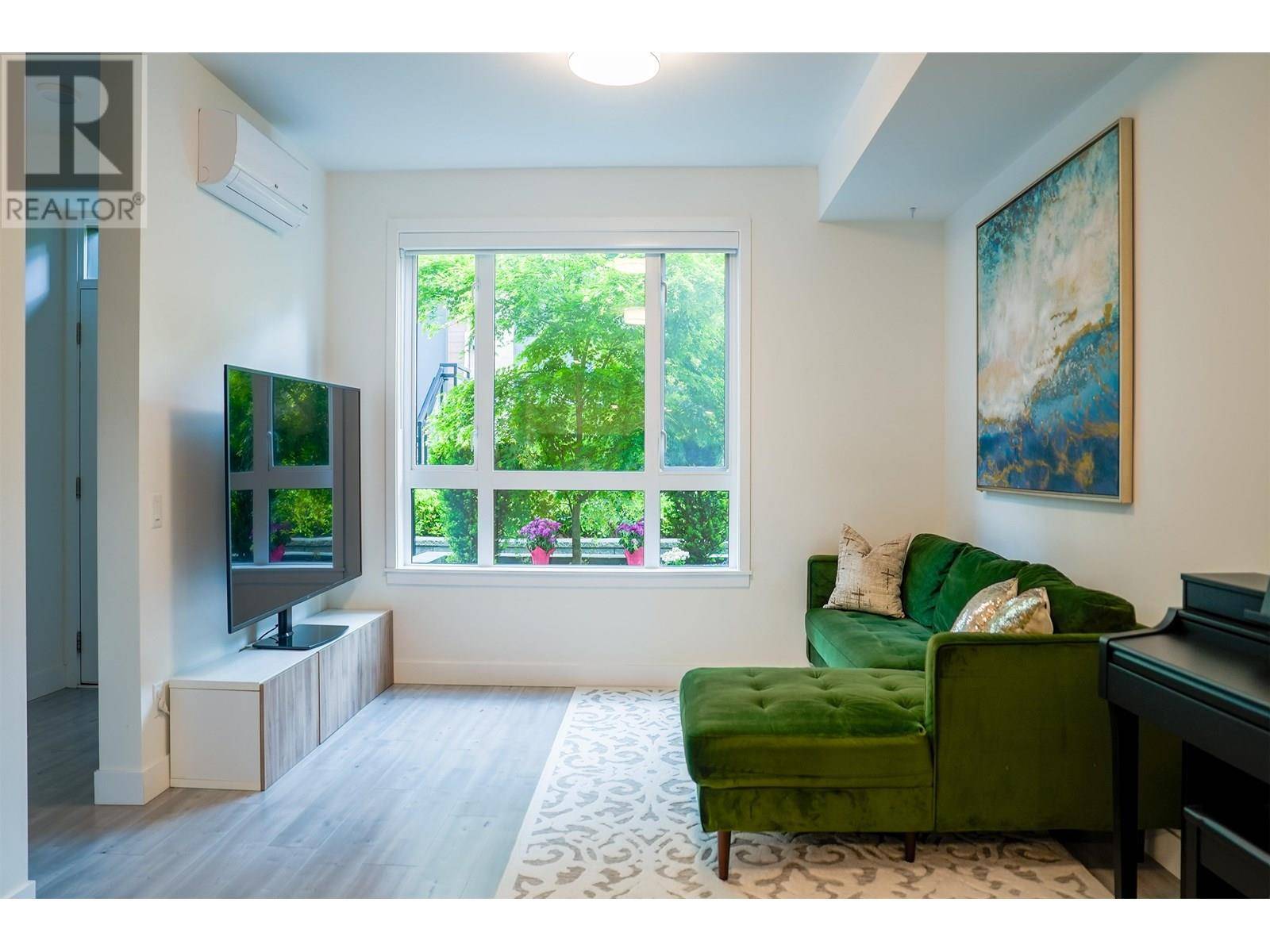 North Vancouver, BC V7P1Y2,2035 GLENAIRE DR #136