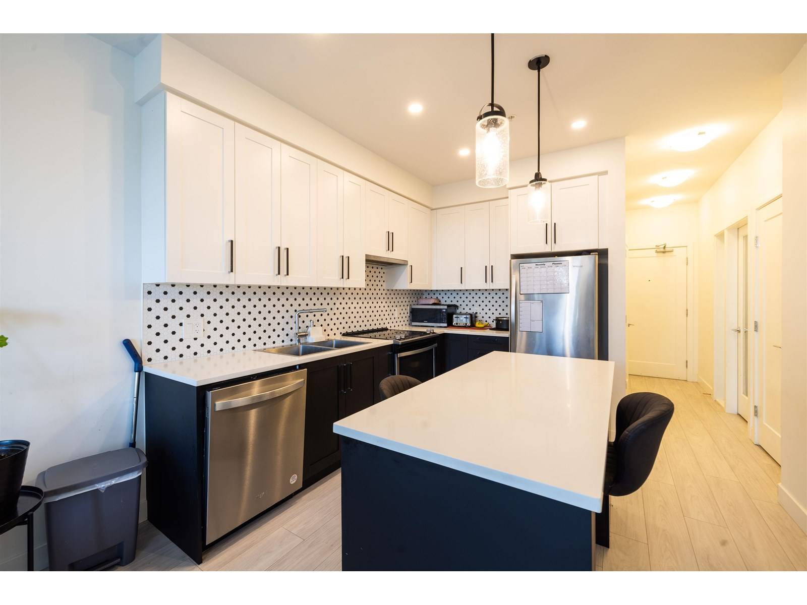 Surrey, BC V4N6W7,18811 72 #411