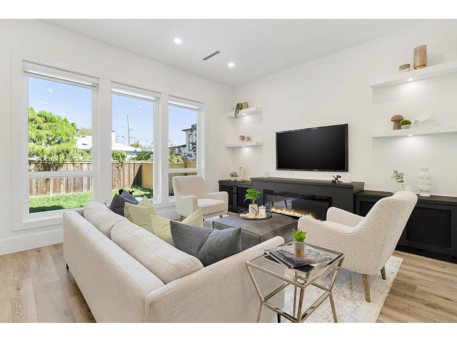 Delta, BC V4C2Z2,11803 86A AVENUE
