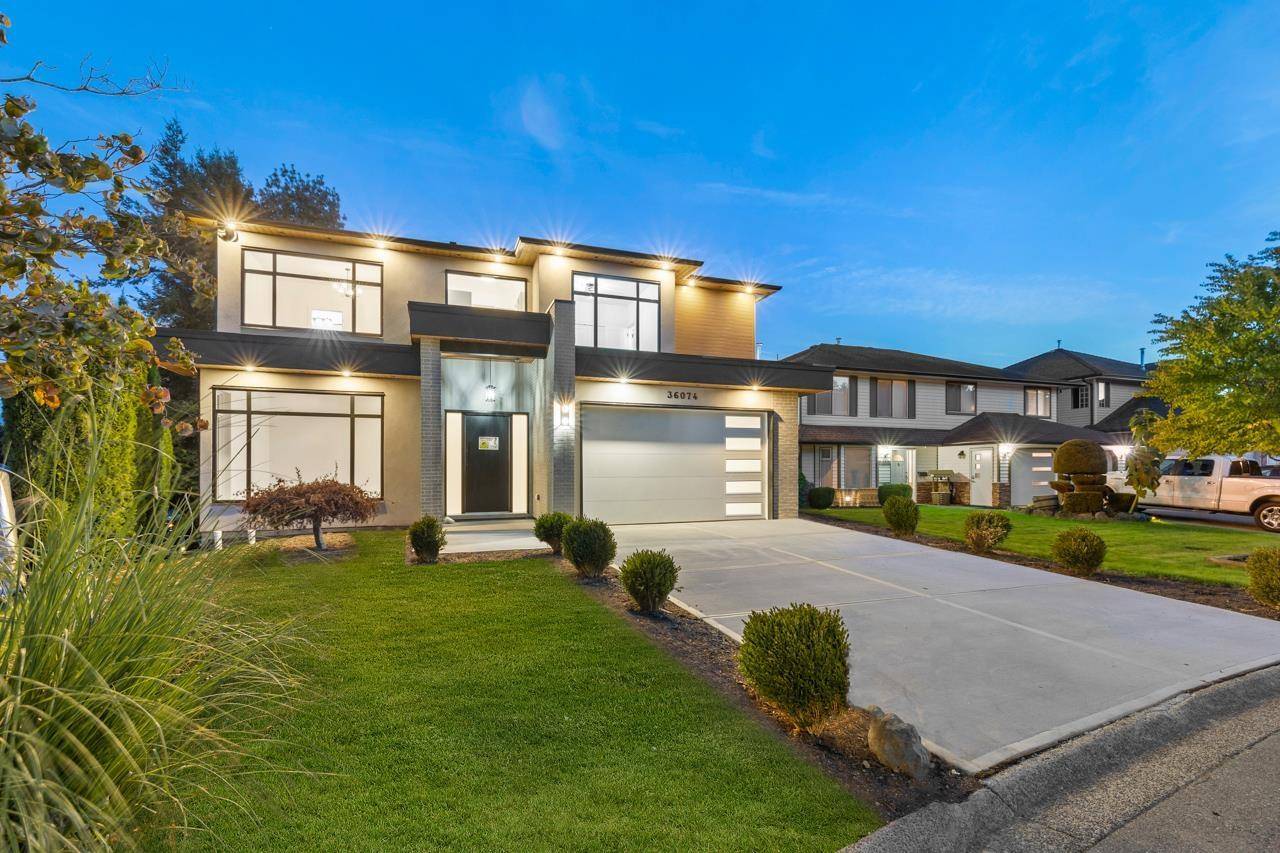 Abbotsford, BC V3G1E2,36074 SOUTHRIDGE PLACE