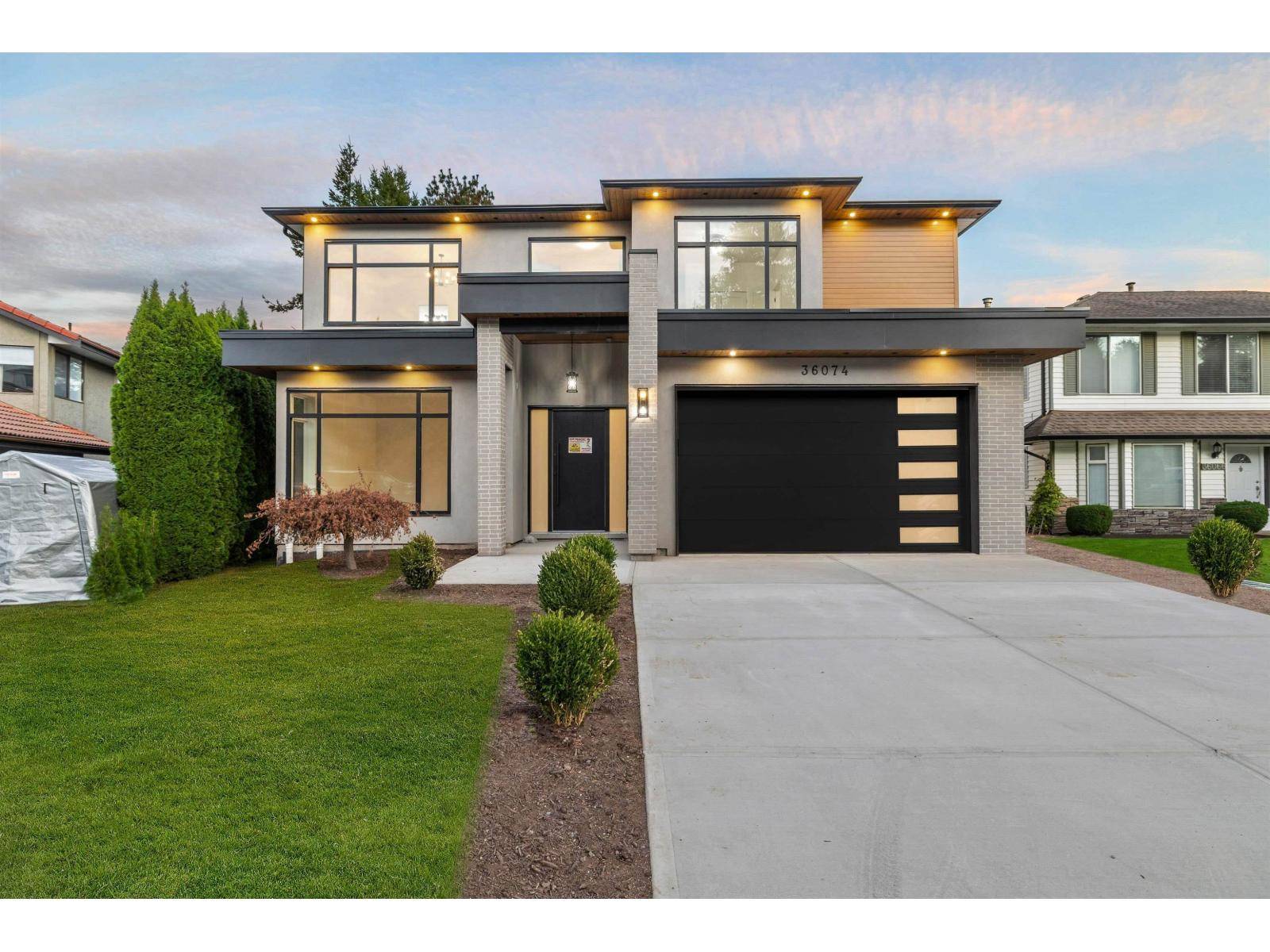 Abbotsford, BC V3G1E2,36074 SOUTHRIDGE PLACE