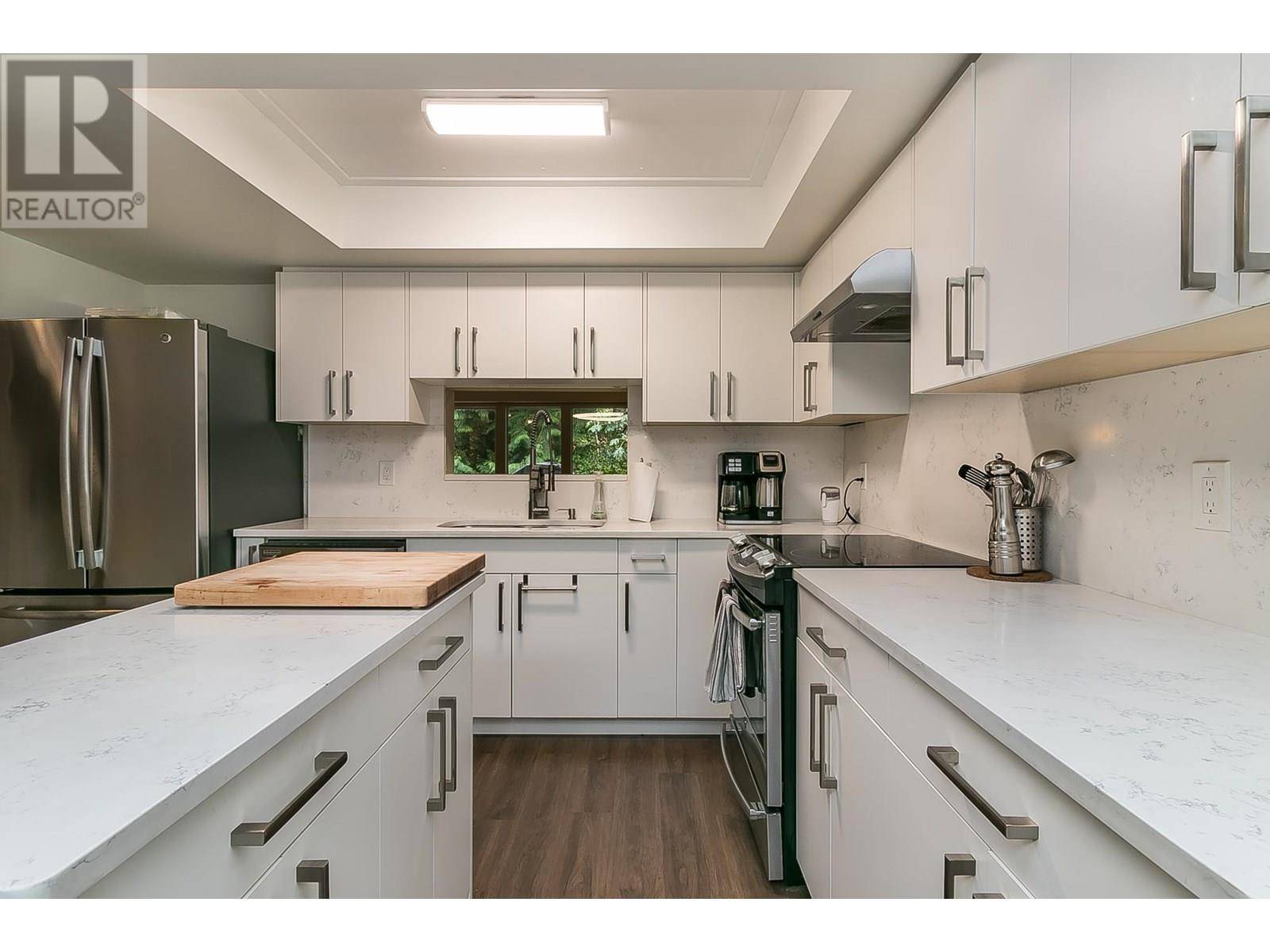 Burnaby, BC V5A4G9,8204 FOREST GROVE DRIVE