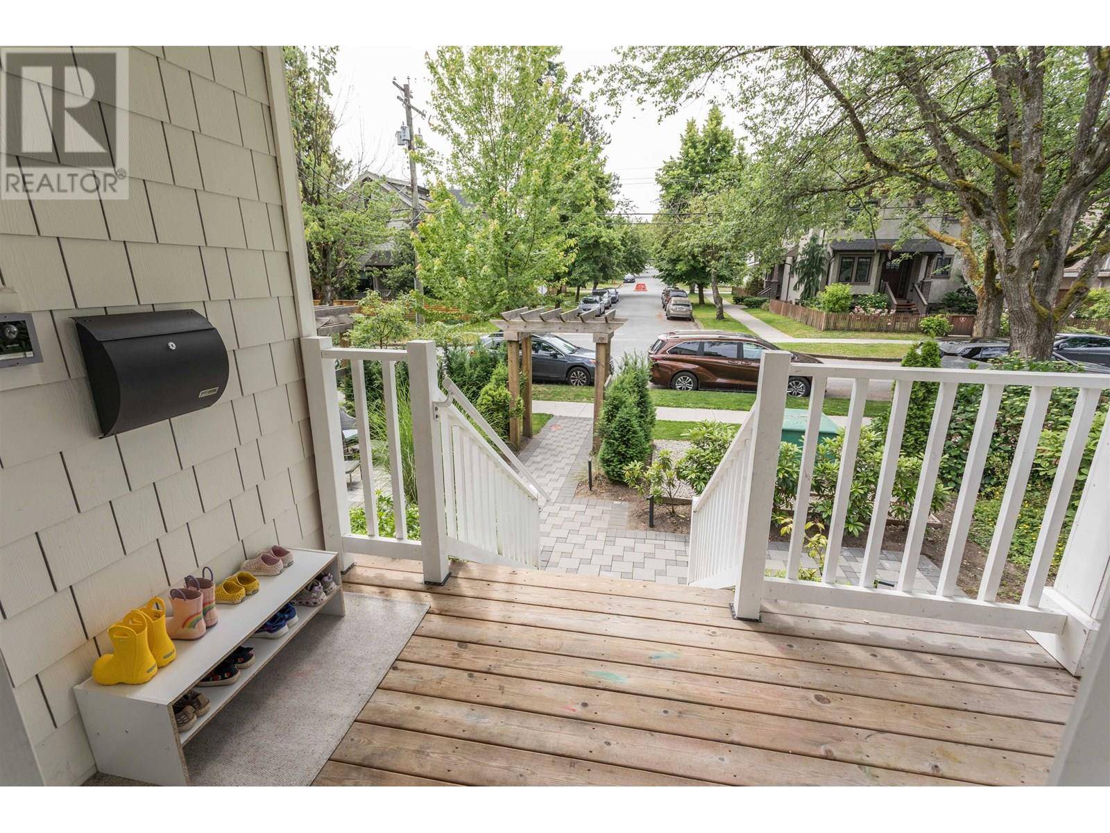 Vancouver, BC V5T2S7,1187 E 15TH AVENUE