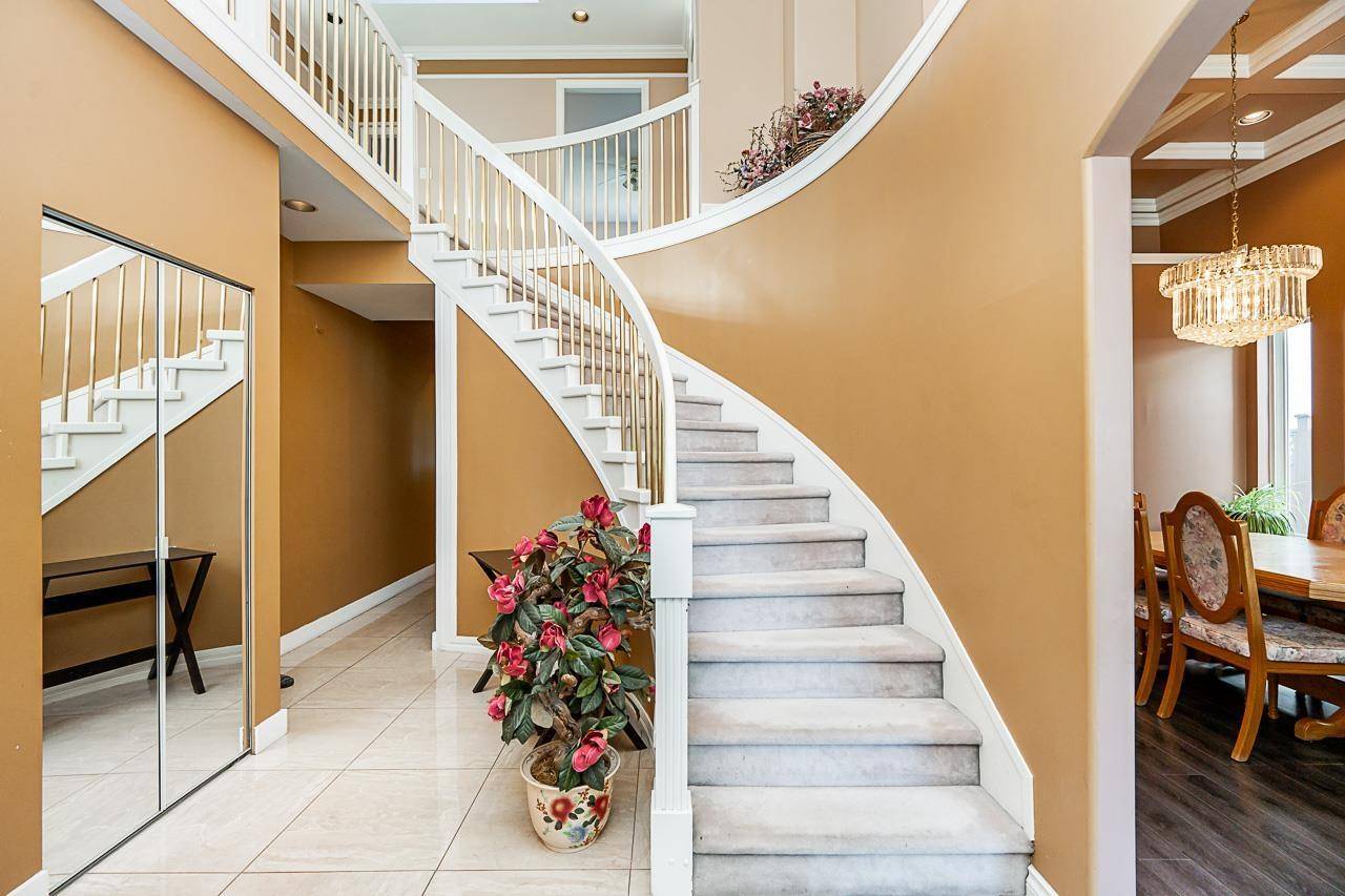Surrey, BC V3W1C3,13003 74 AVENUE