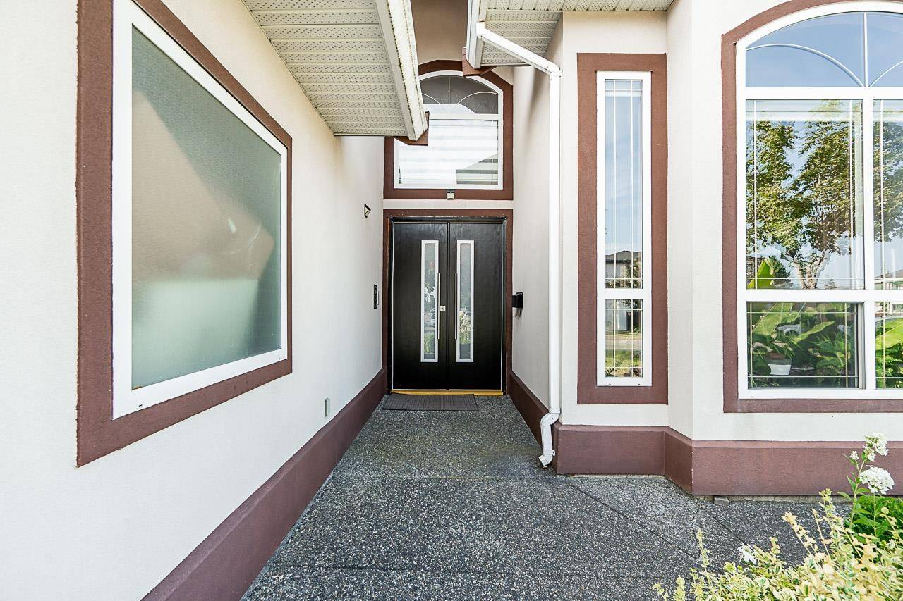 Surrey, BC V3W1C3,13003 74 AVENUE