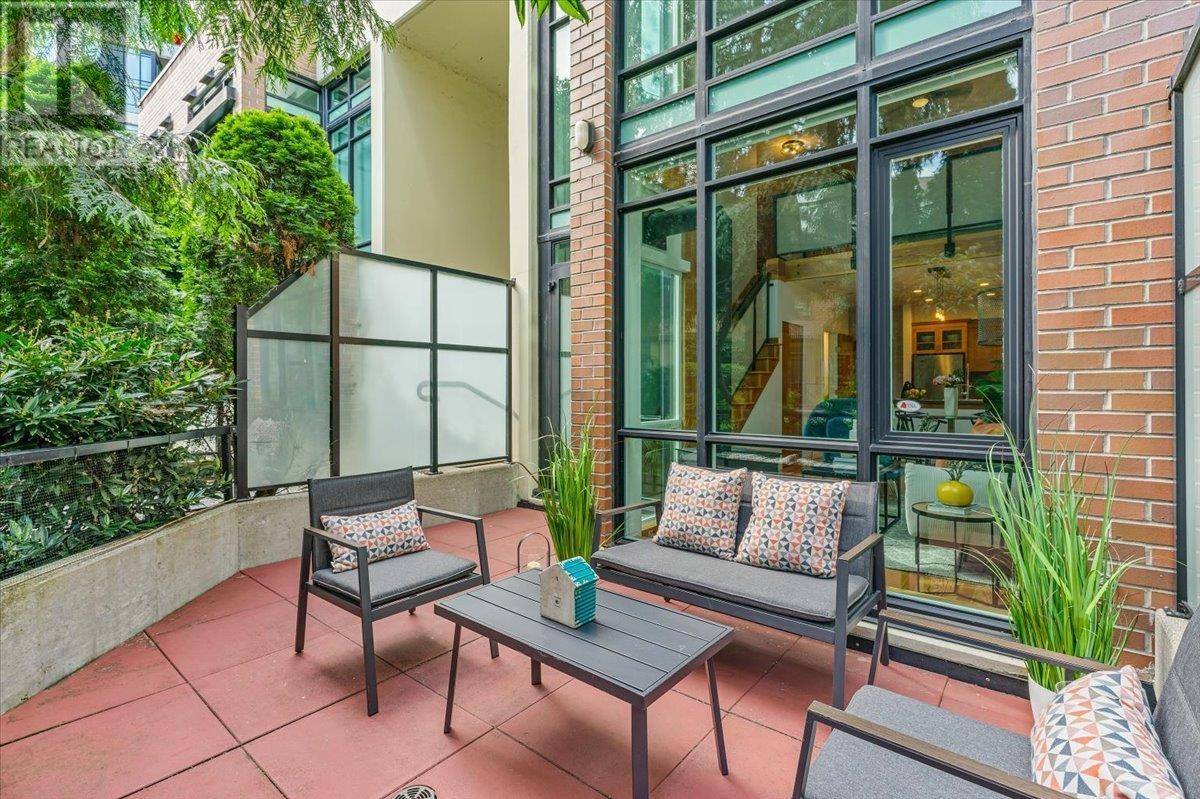New Westminster, BC V3M7B1,10 RENAISSANCE SQ #111