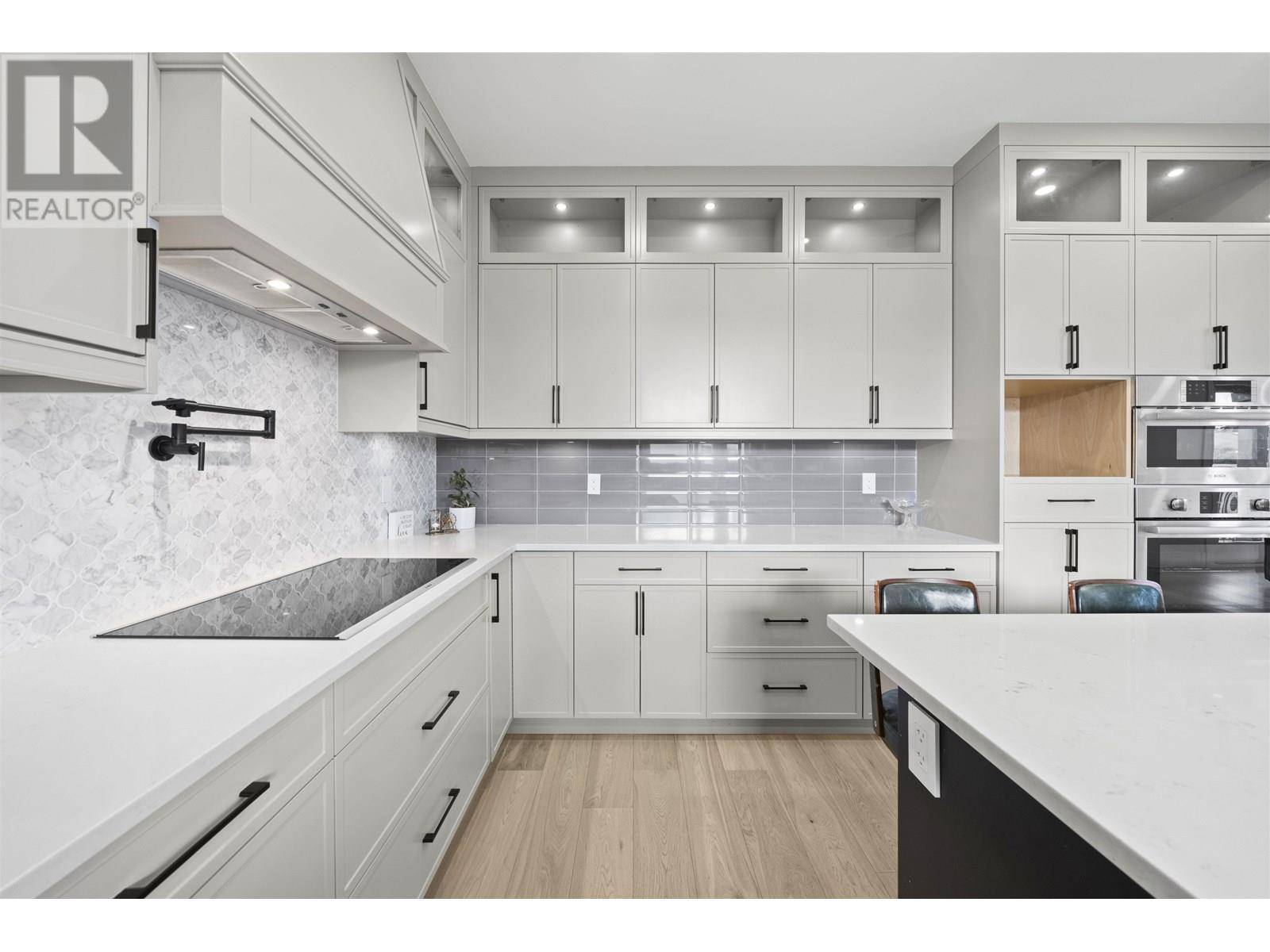 Coquitlam, BC V3J2X8,1054 SMITH AVENUE