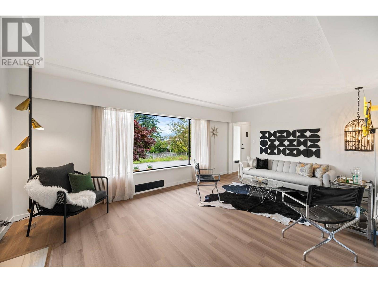 Burnaby, BC V5E2G2,7644 FORMBY STREET