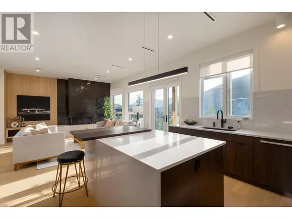Whistler, BC V8E1M1,9361 WEDGEMOUNT PLATEAU DRIVE