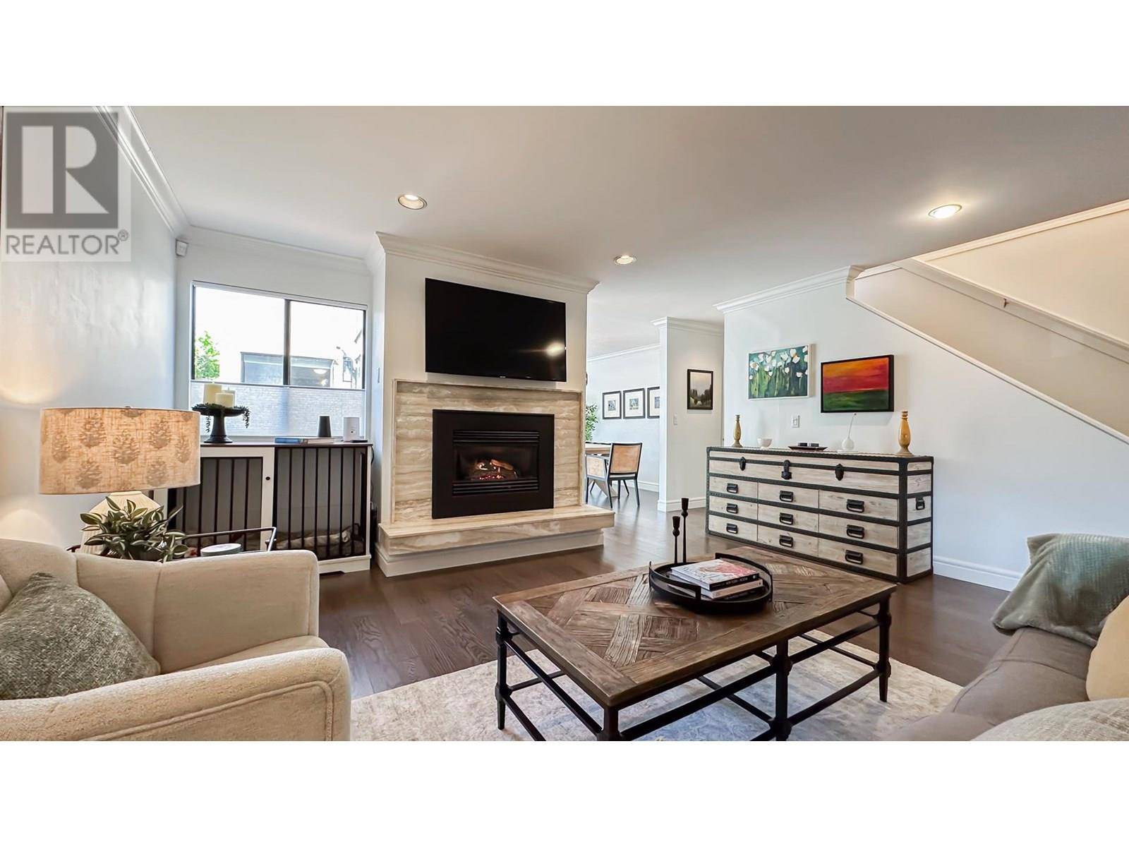 226 East 10 ST #1, North Vancouver, BC V7L2E1