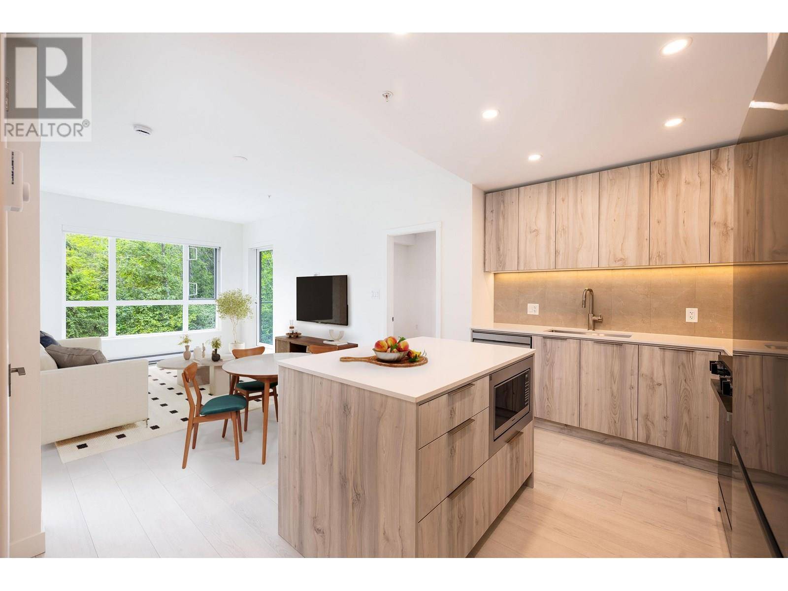 3594 MALSUM DR #406, North Vancouver, BC V7G0B4