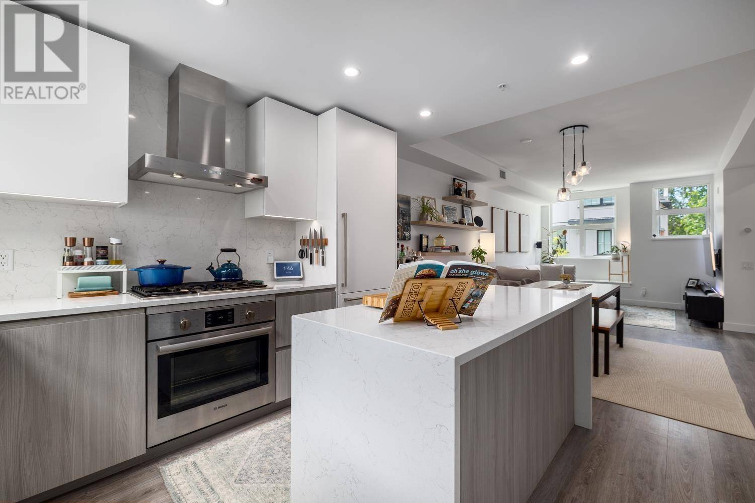 North Vancouver, BC V7P0E1,2060 CURLING RD #238