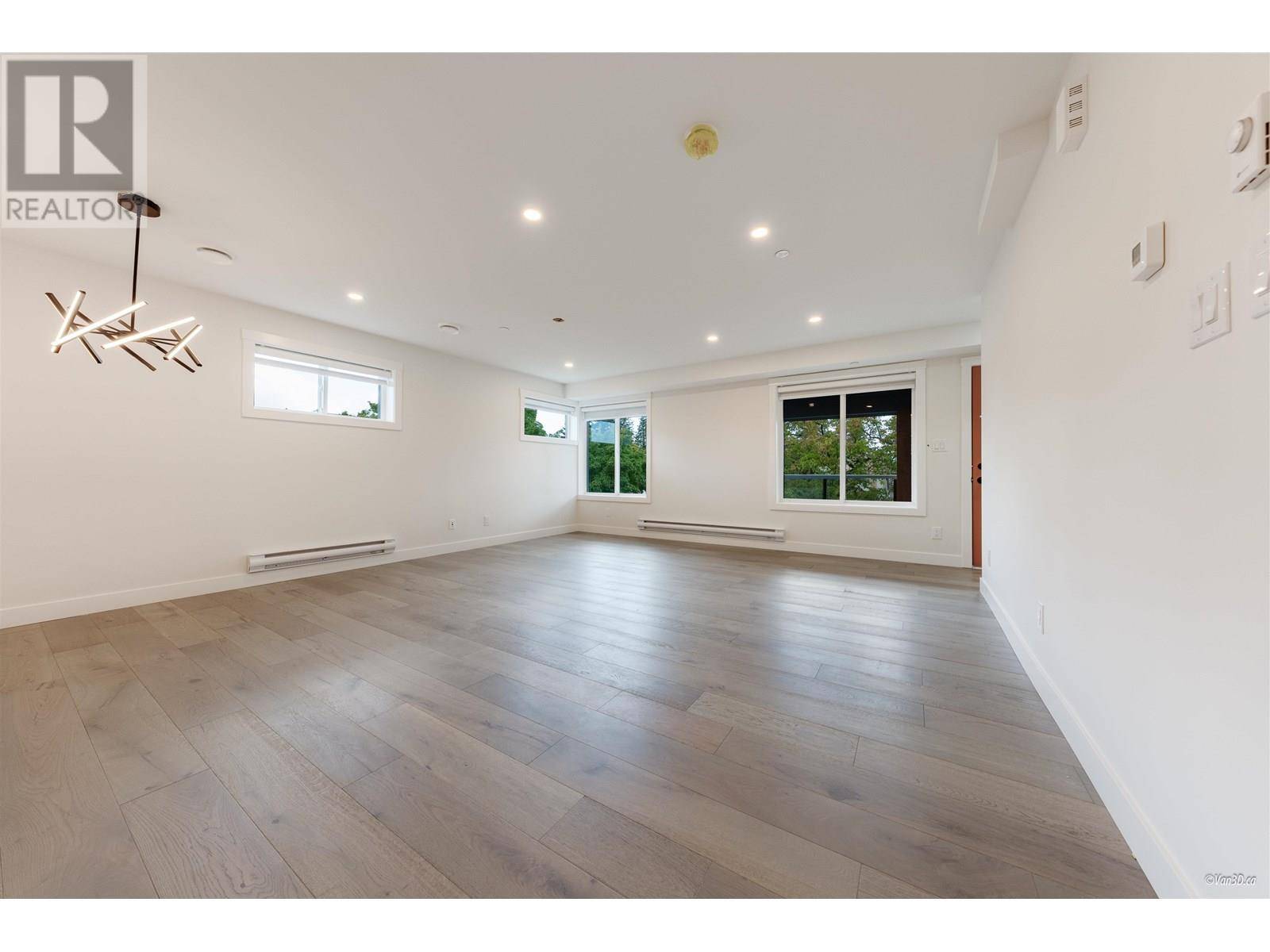Vancouver, BC V5R2A5,5092 SLOCAN ST #203