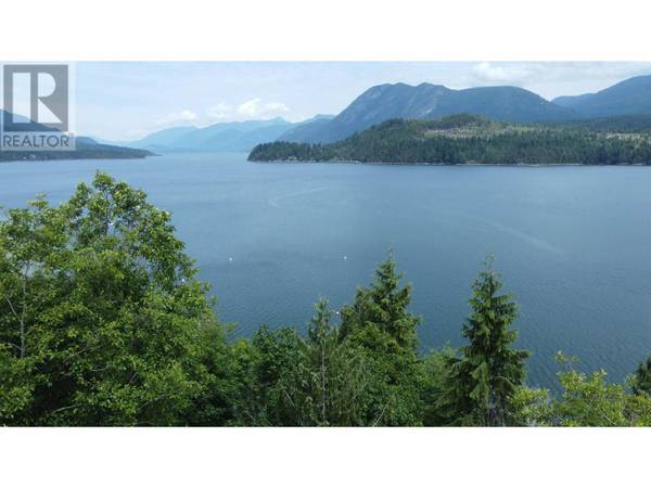 Sechelt, BC V7Z0P8,6340 N GALE AVENUE