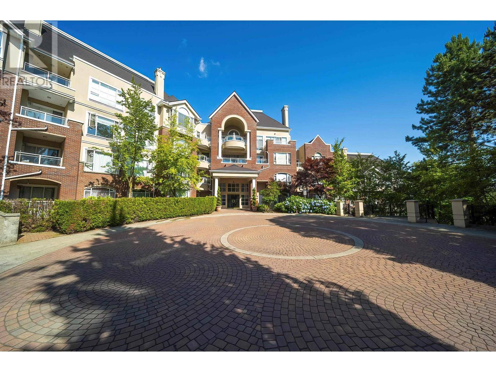 Burnaby, BC V5H4R7,5262 OAKMOUNT CRES #502