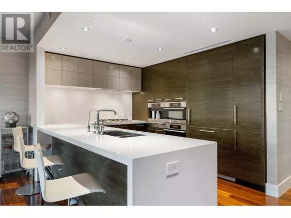 Vancouver, BC V6C0B5,667 HOWE ST #4104