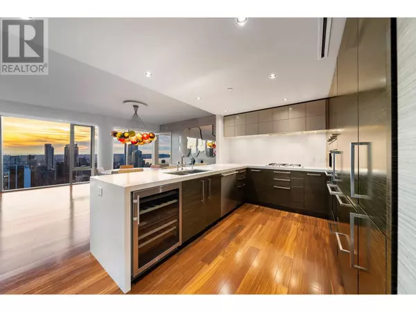 Vancouver, BC V6C0B5,667 HOWE ST #4104