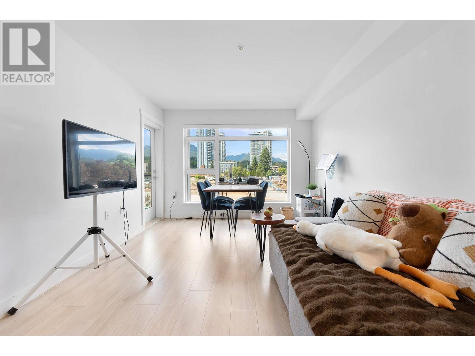 North Vancouver, BC V7J1G6,1519 CROWN ST #309