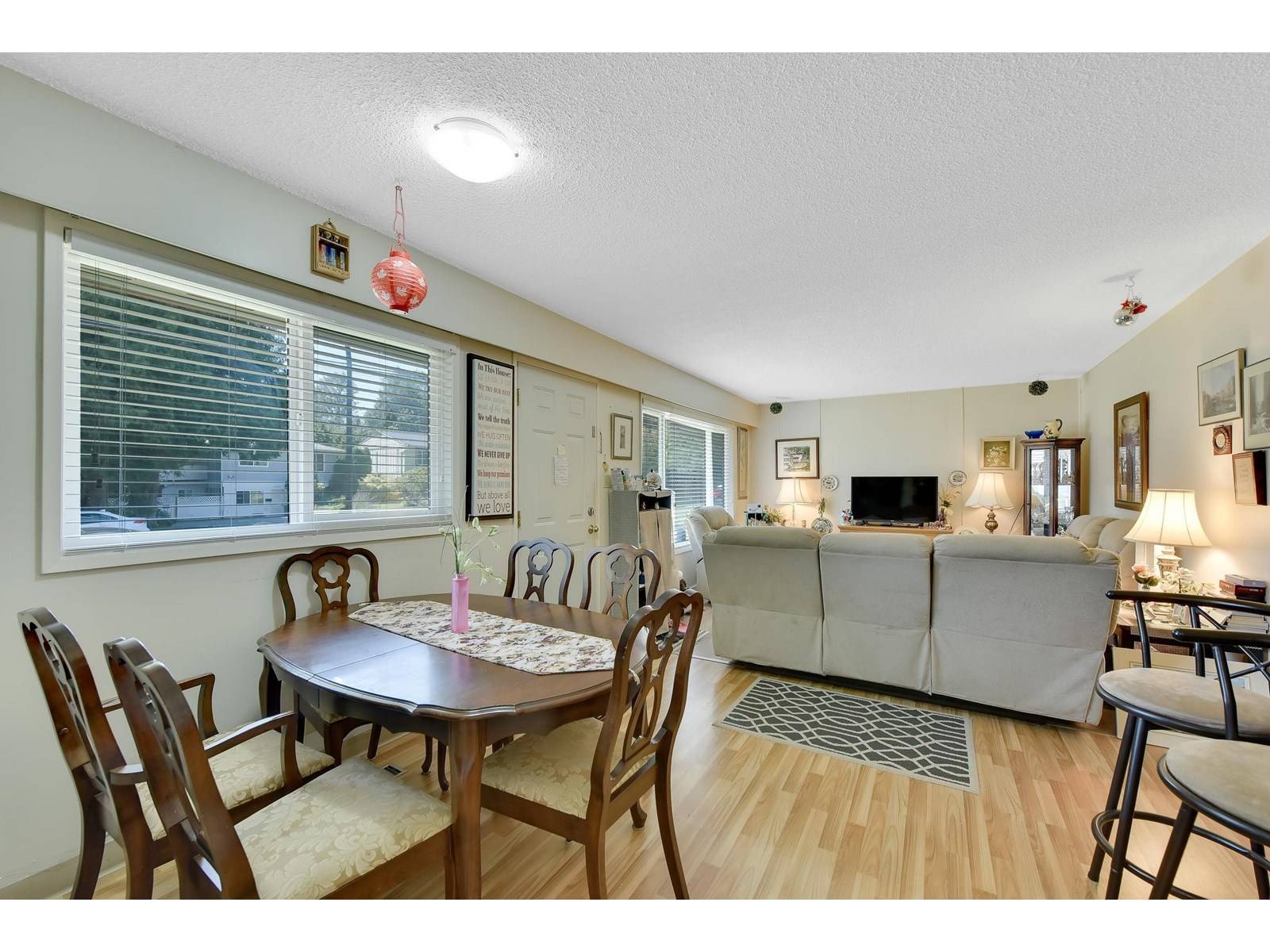 15835 RUSSELL AVENUE, White Rock, BC V4B2S5
