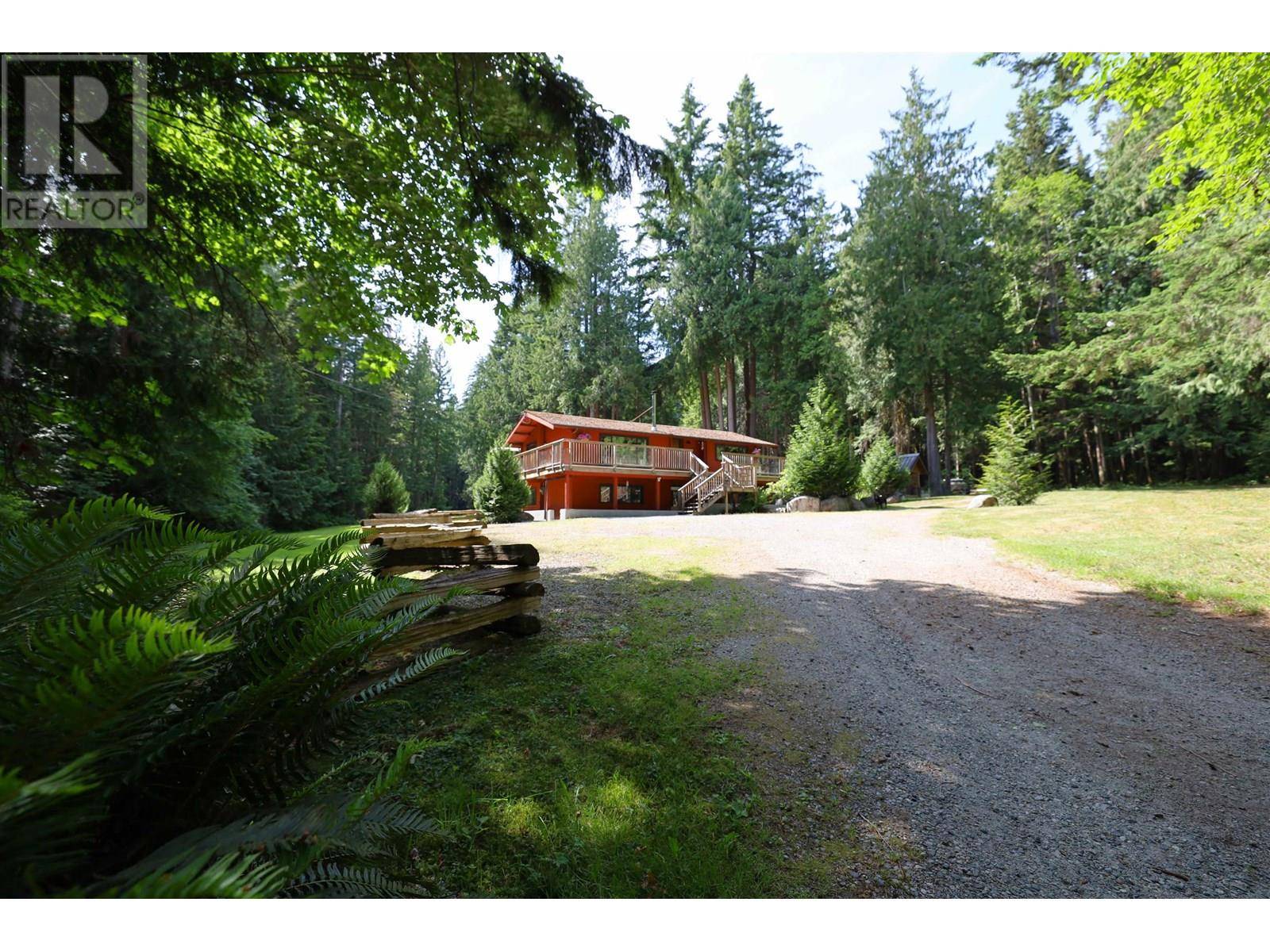 1747 HANBURY ROAD, Roberts Creek, BC V0N2W1