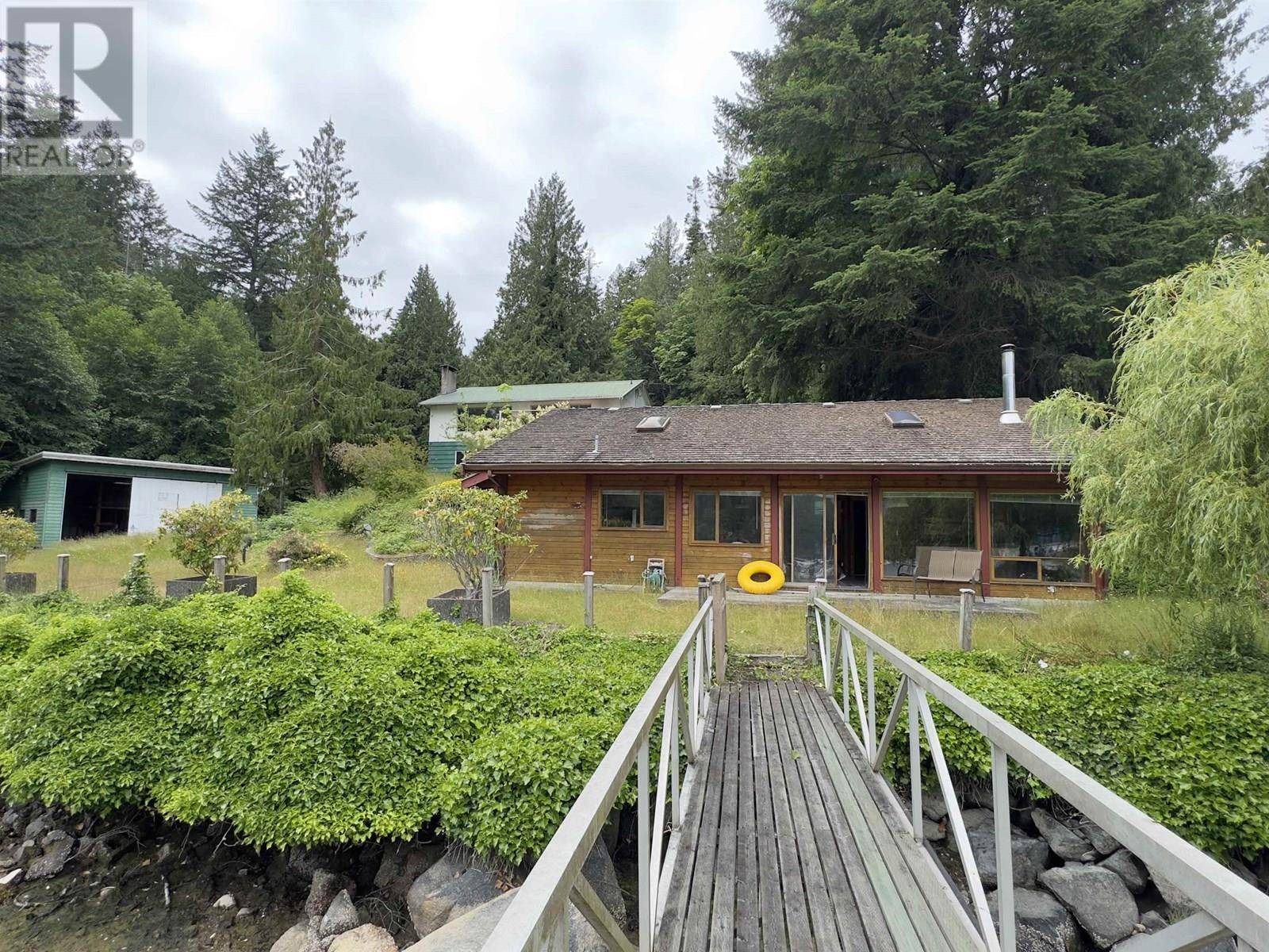 Madeira Park, BC V0N2H1,4495 FRANCIS PENINSULA ROAD