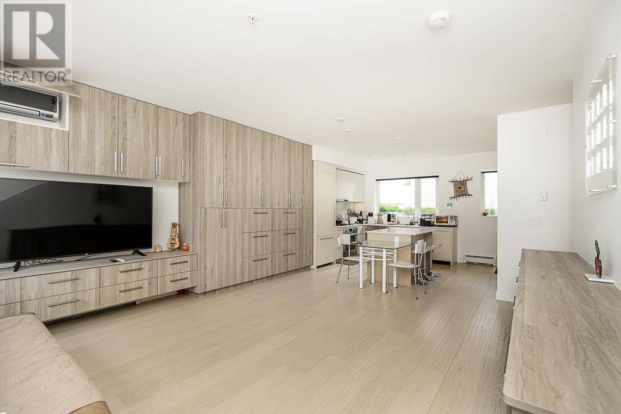 Vancouver, BC V5Z2C4,589 West KING EDWARD AVE #2