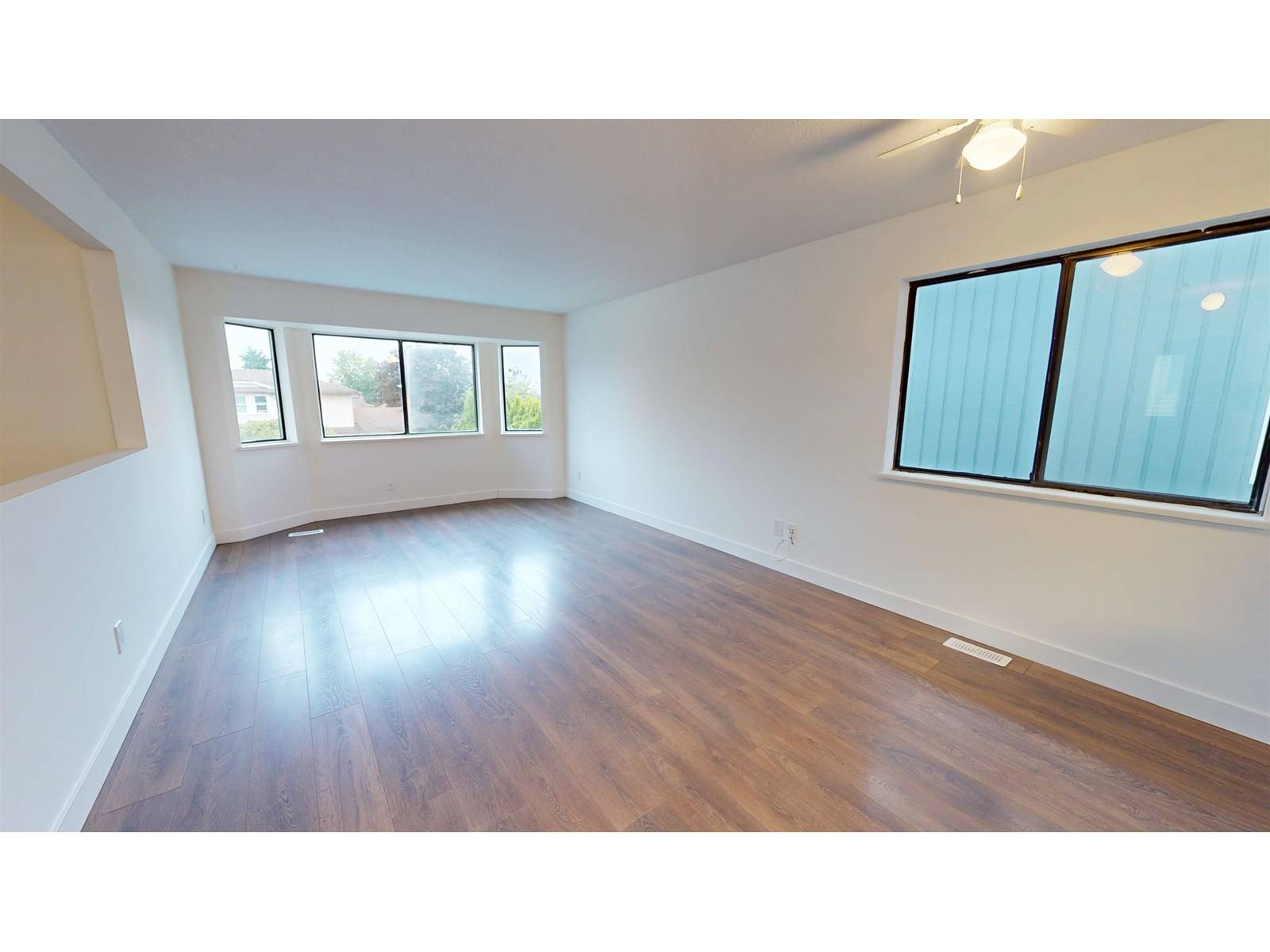 Langley, BC V2Y1B6,2405 WAYBURNE CRESCENT
