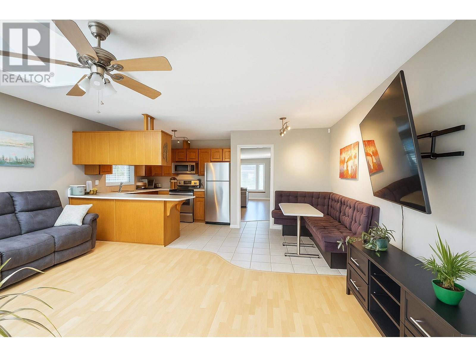 Maple Ridge, BC V2X0V7,22070 126 AVENUE
