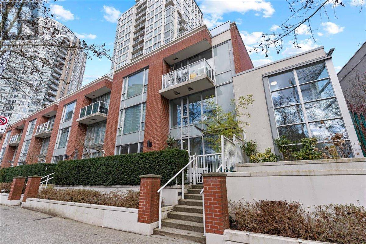 Vancouver, BC V6B1P8,37 KEEFER PLACE