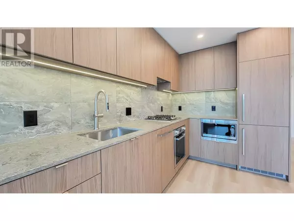 626 CLAREMONT ST #801, Coquitlam, BC V3J0T1