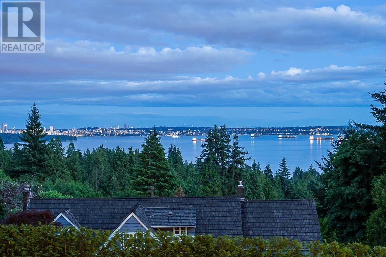 West Vancouver, BC V7V3C5,3071 SPENCER COURT