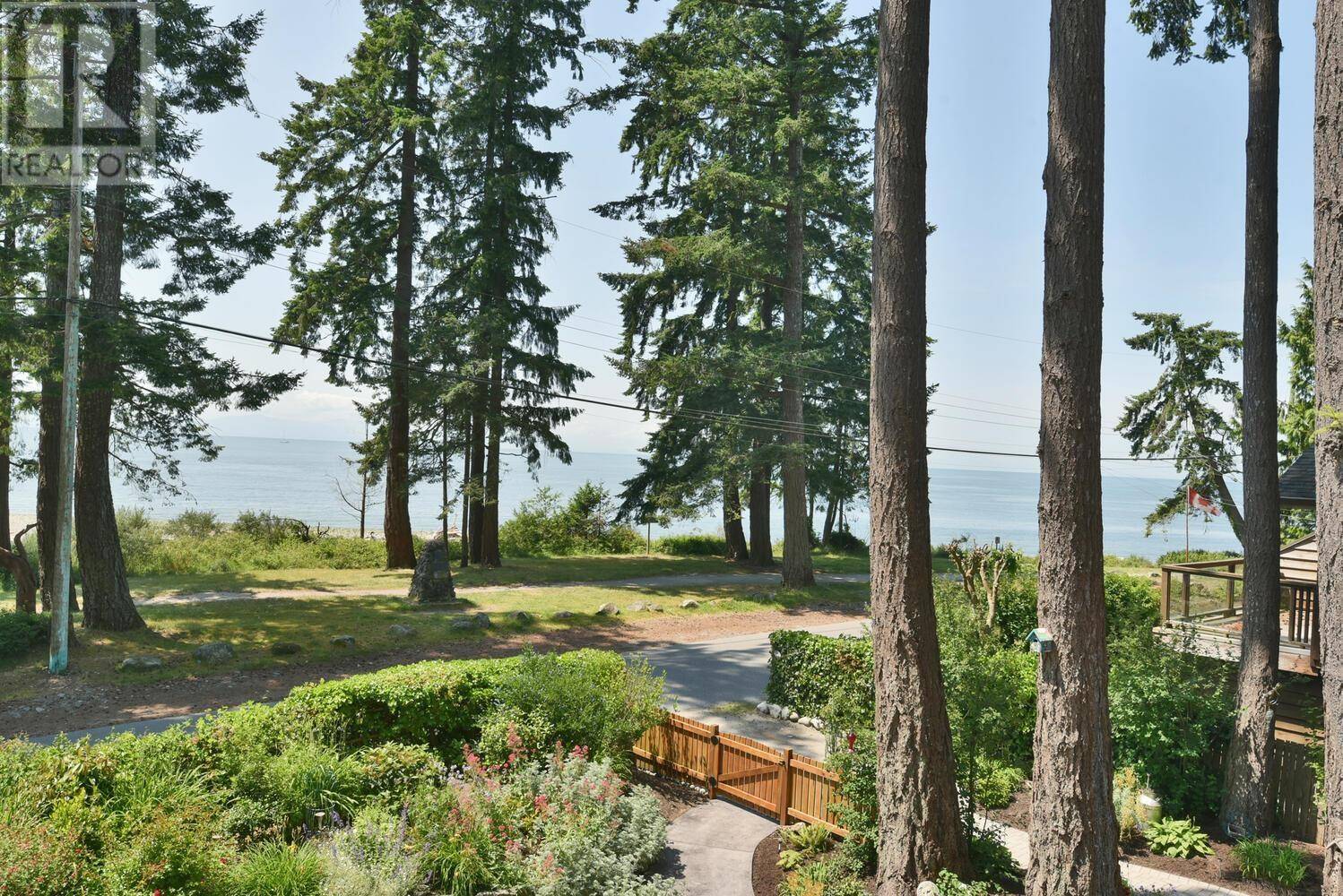 1590 OCEAN BEACH ESPLANADE, Gibsons, BC V0N1V5