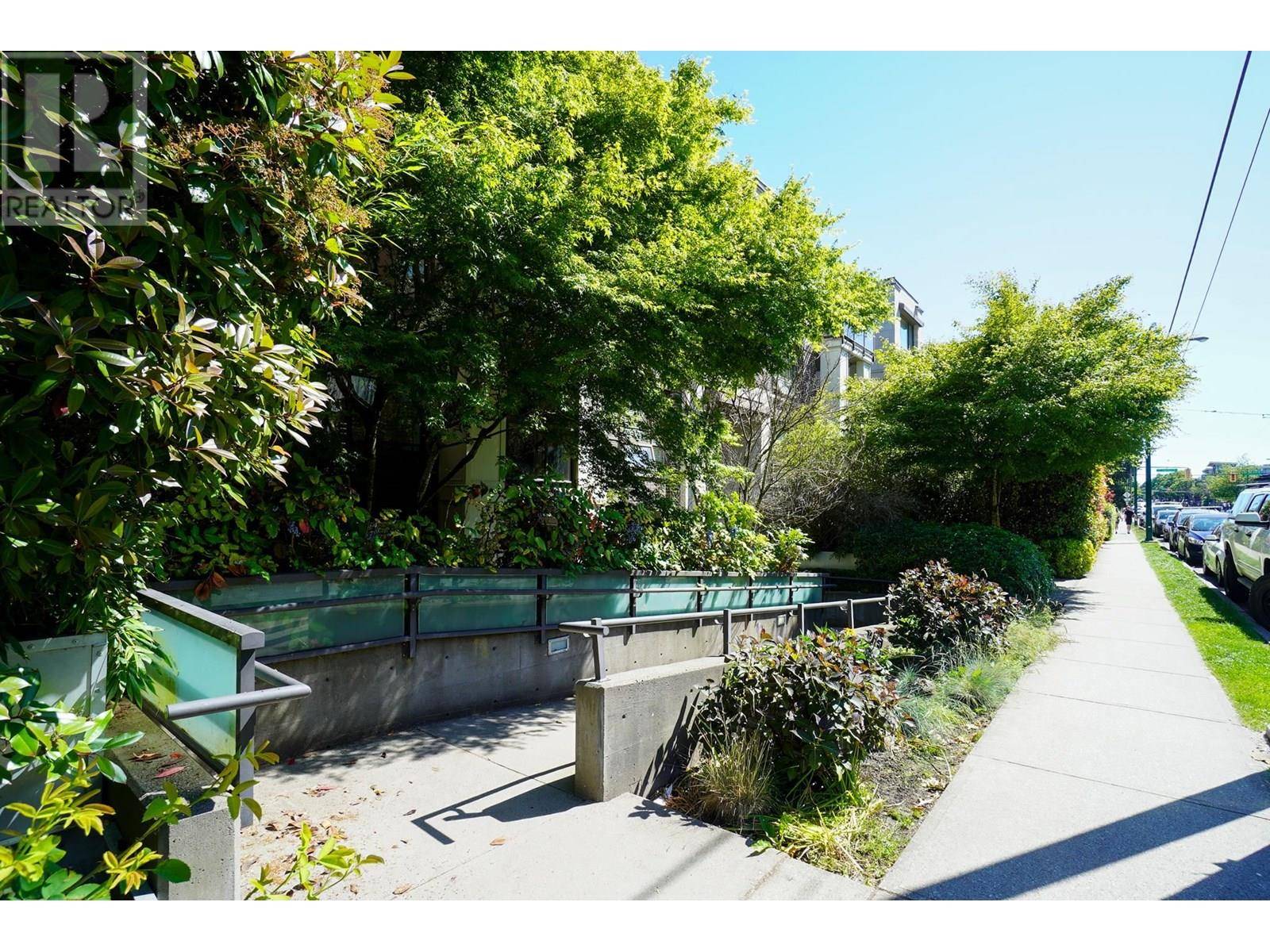 Vancouver, BC V6R1P8,3839 West 4TH AVE #206