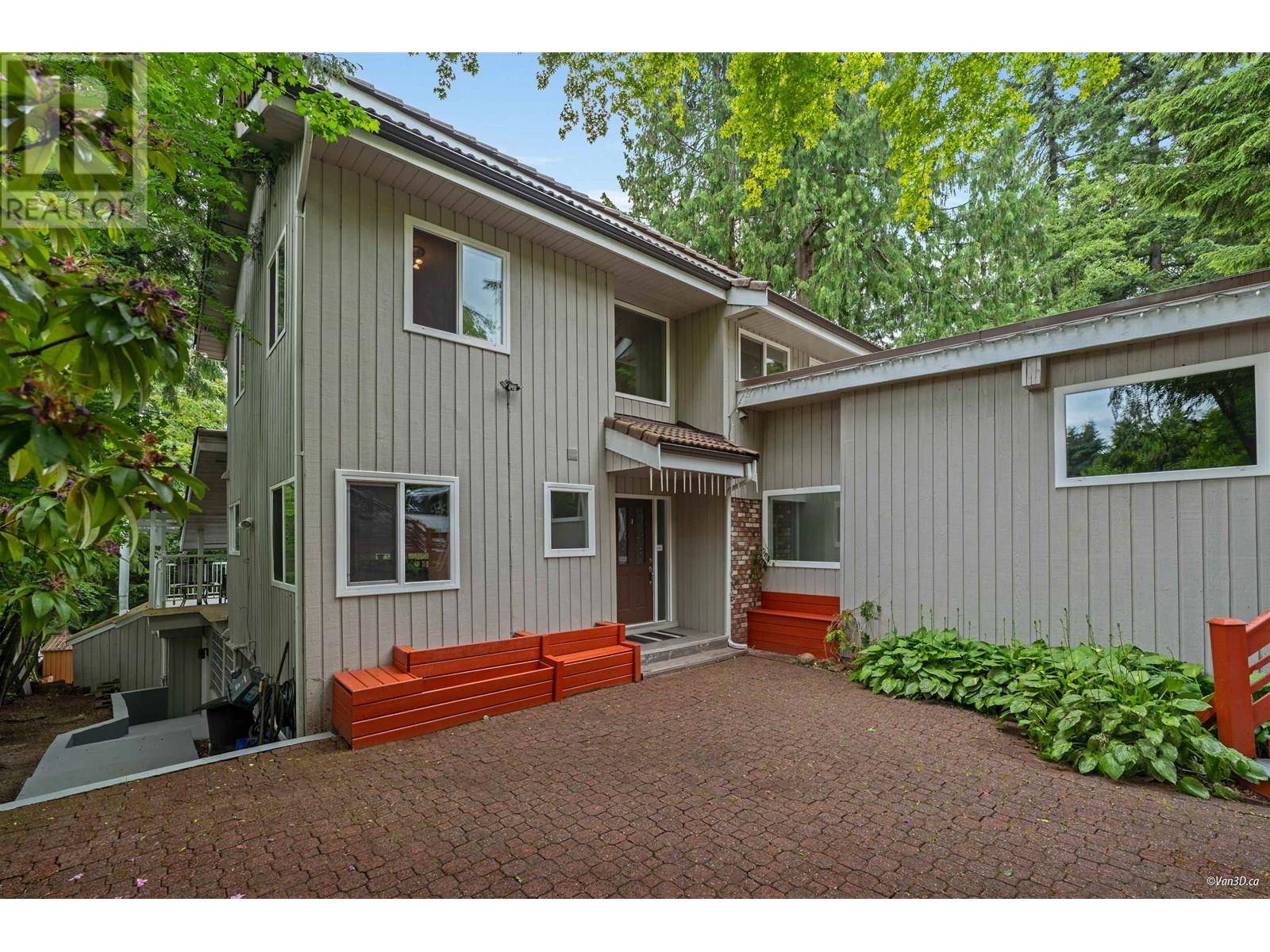 271 MONTROYAL BOULEVARD, North Vancouver, BC V7N4E4