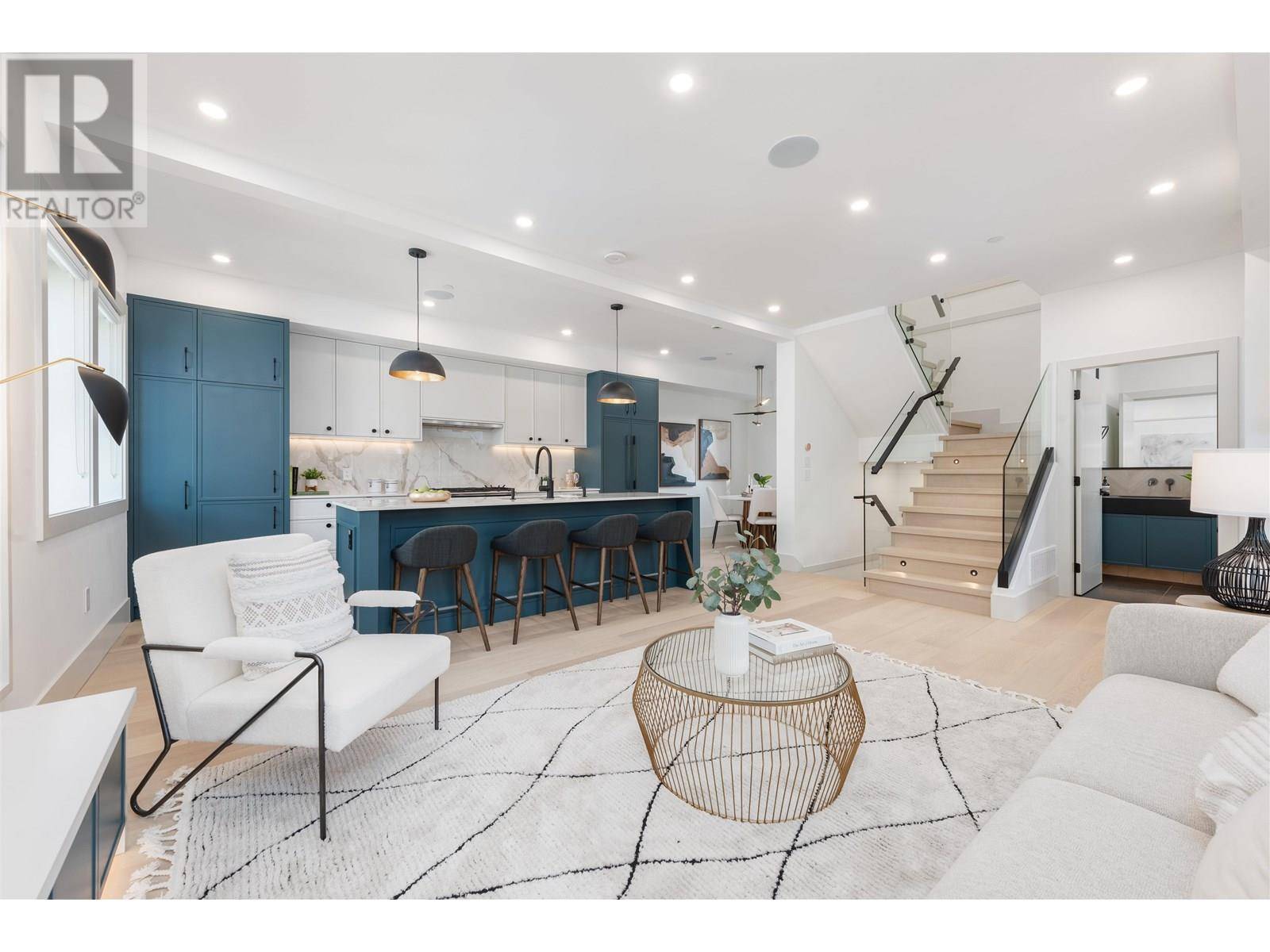 Vancouver, BC V5V2Z8,375 East 33RD AVE #1