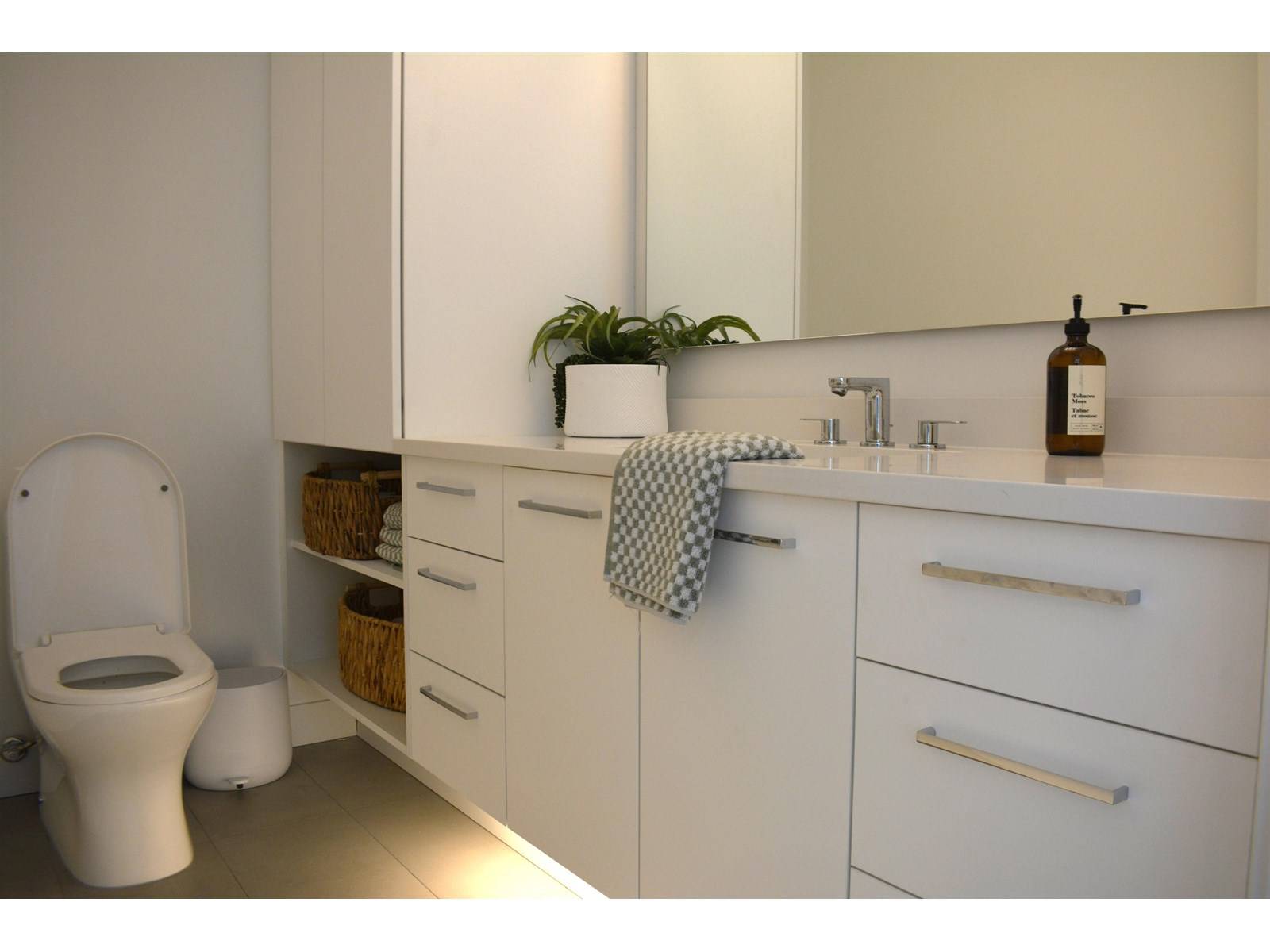 White Rock, BC V4B0C5,1588 JOHNSTON #1905