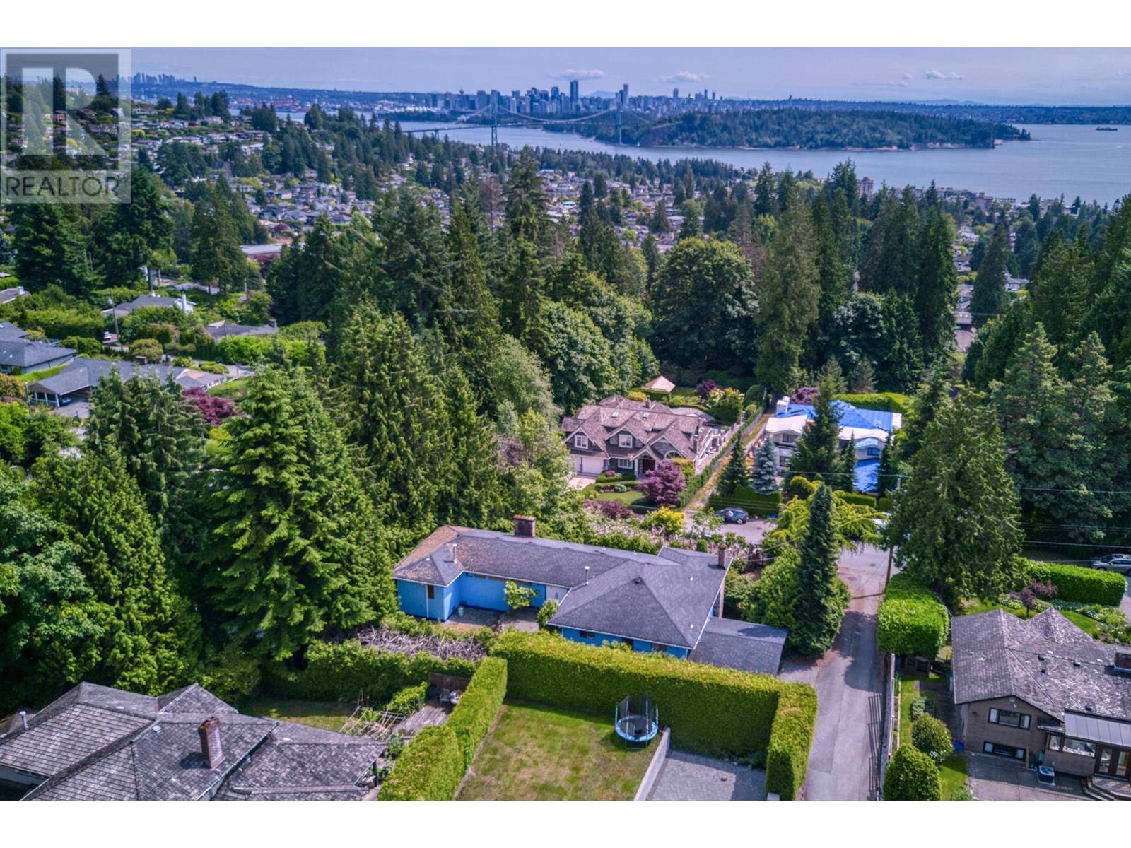 West Vancouver, BC V7T2H6,1337 OTTAWA AVENUE